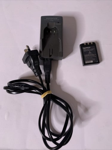 Genuine Olympus Li-ion Battery Charger LI-10C + Genuine Olympus LI-10B Battery