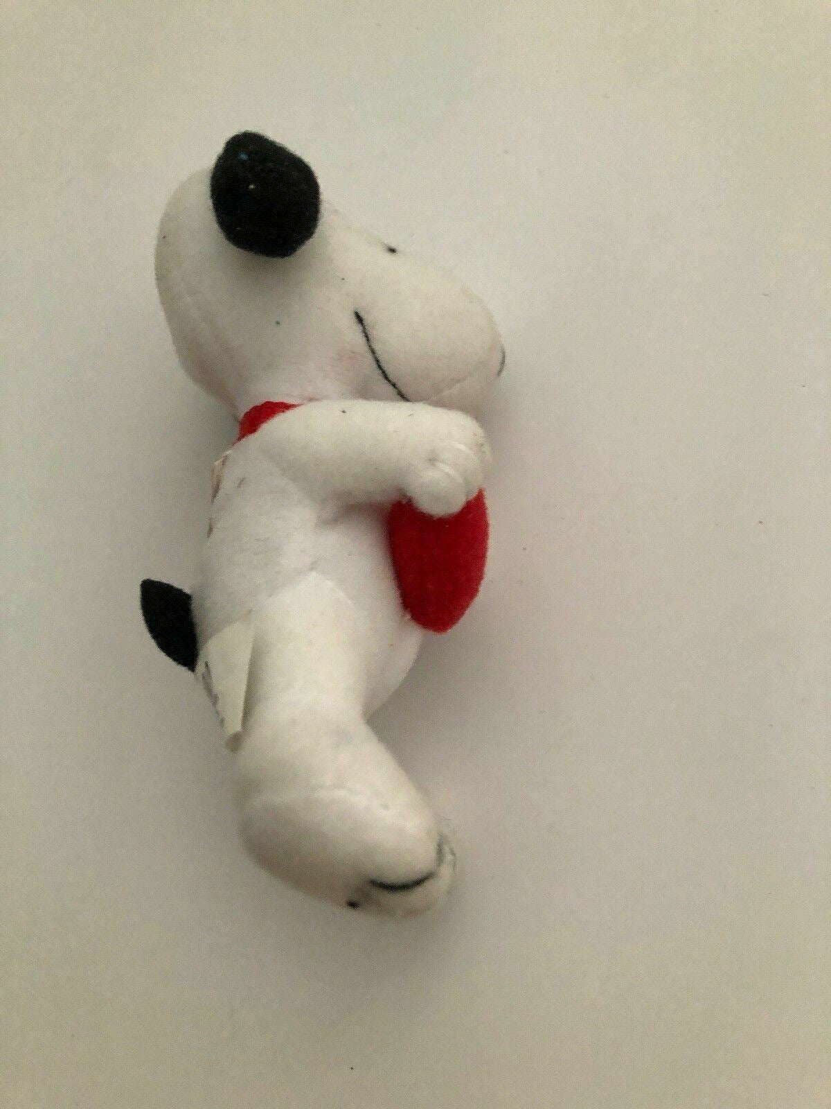 Valentine's SNOOPY MCDONALDS Figurines Toy 2001 THE MANY LIVES OF SNOOPY: No. 4