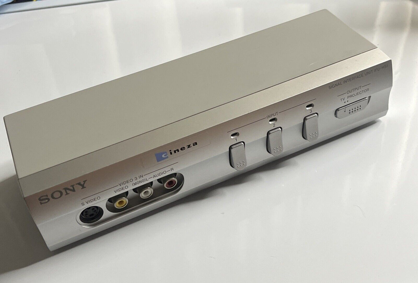 Sony Signal Interface Unit 1:2 Switch AV Switcher RCA S-Video Component IFU-HS1