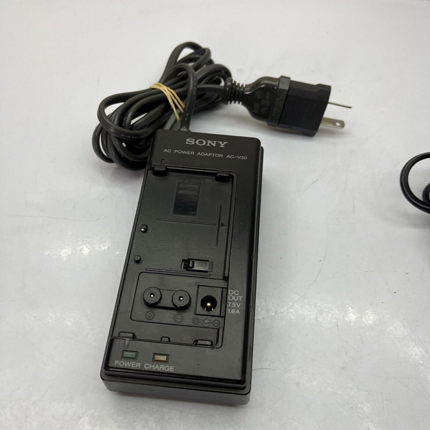Sony AC Power Adaptor AC-V30 + Battery Charger For Sony Handycam and NP-55 NP-77