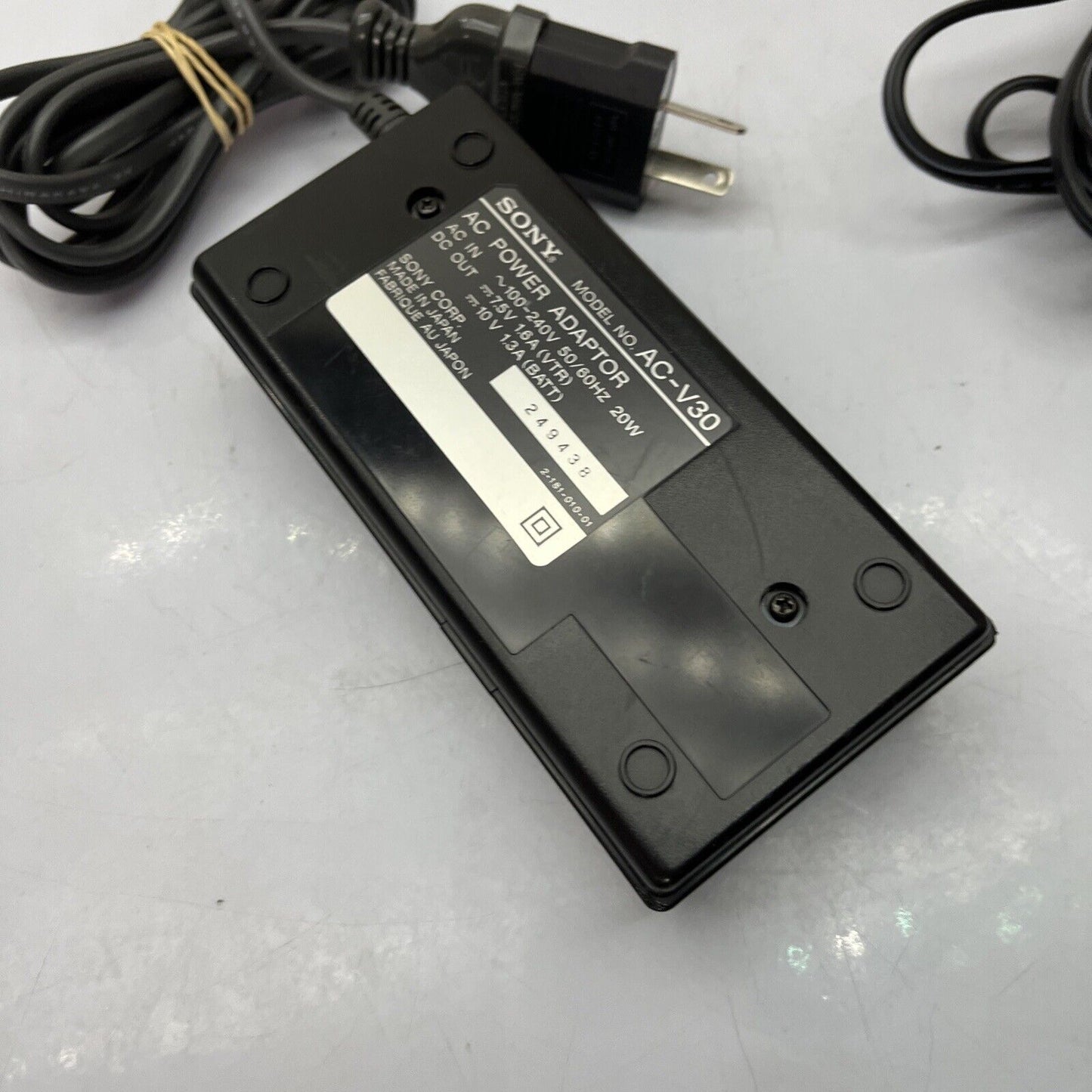 Sony AC Power Adaptor AC-V30 + Battery Charger For Sony Handycam and NP-55 NP-77