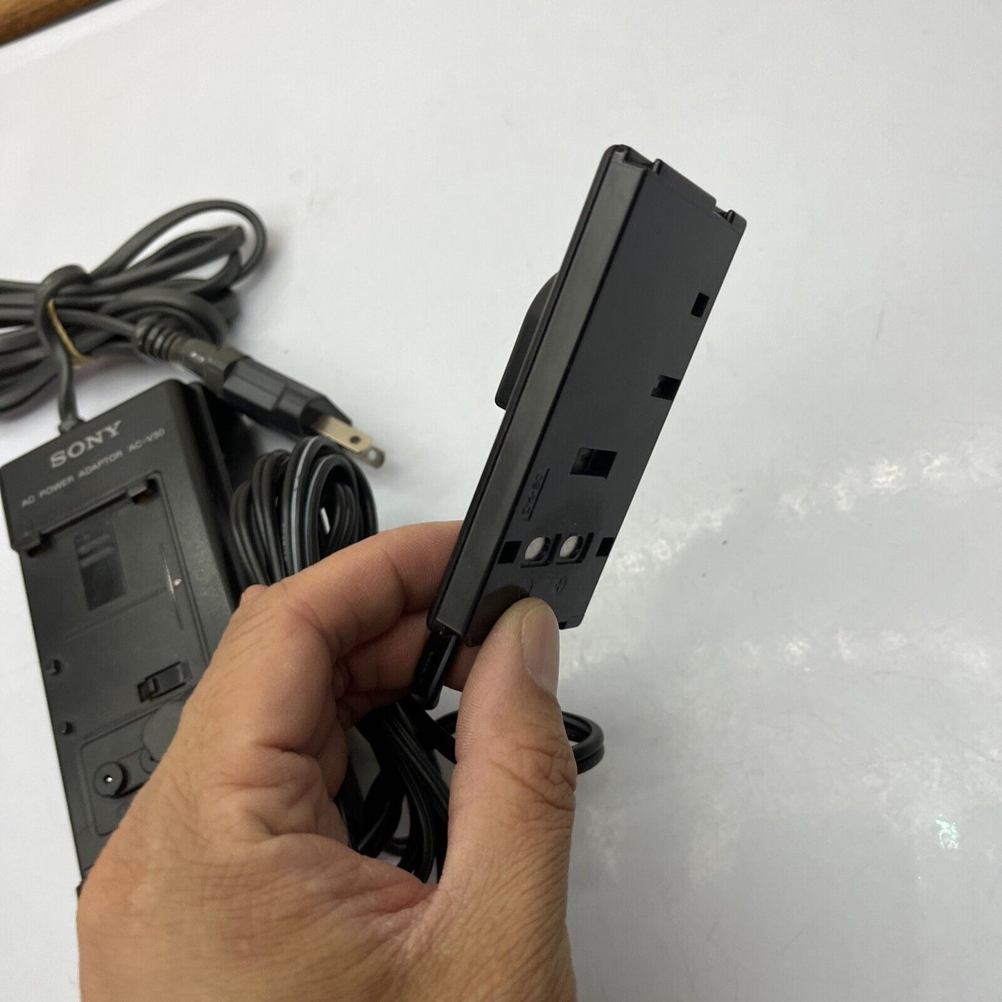 Sony AC Power Adaptor AC-V30 + Battery Charger For Sony Handycam and NP-55 NP-77