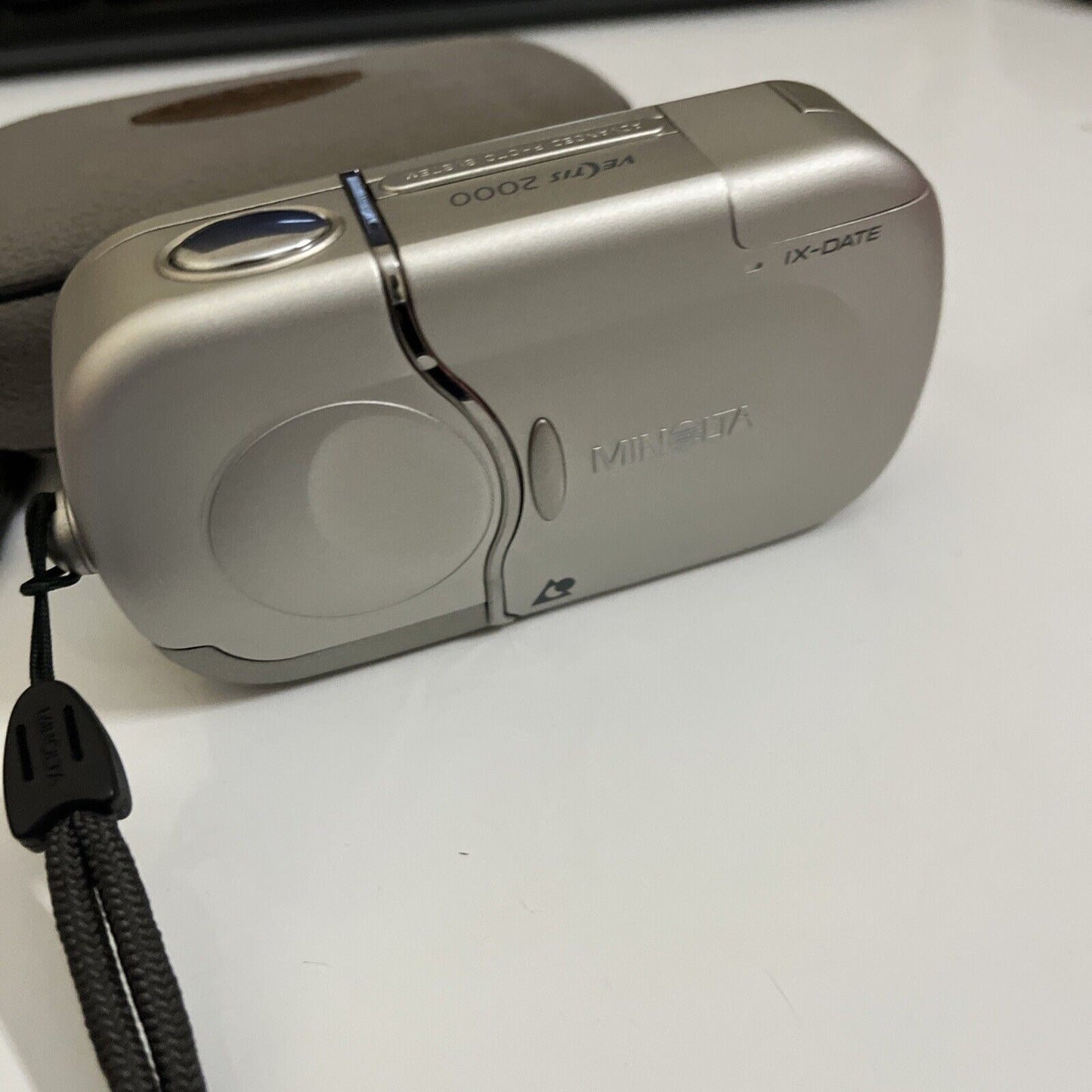 Minolta Vectis 2000 APS Point & Shoot IX-Date Film Slide Camera with Flash