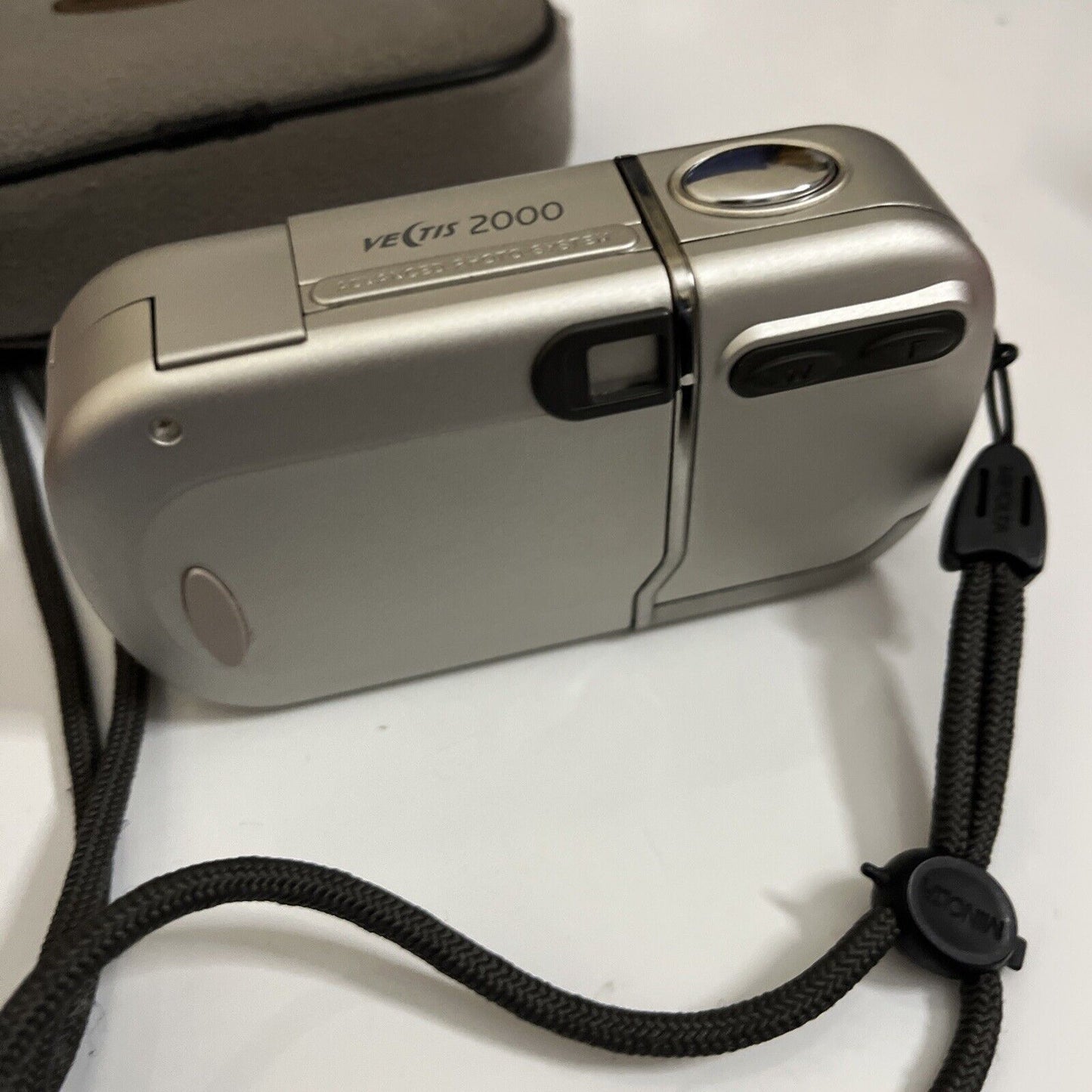 Minolta Vectis 2000 APS Point & Shoot IX-Date Film Slide Camera with Flash