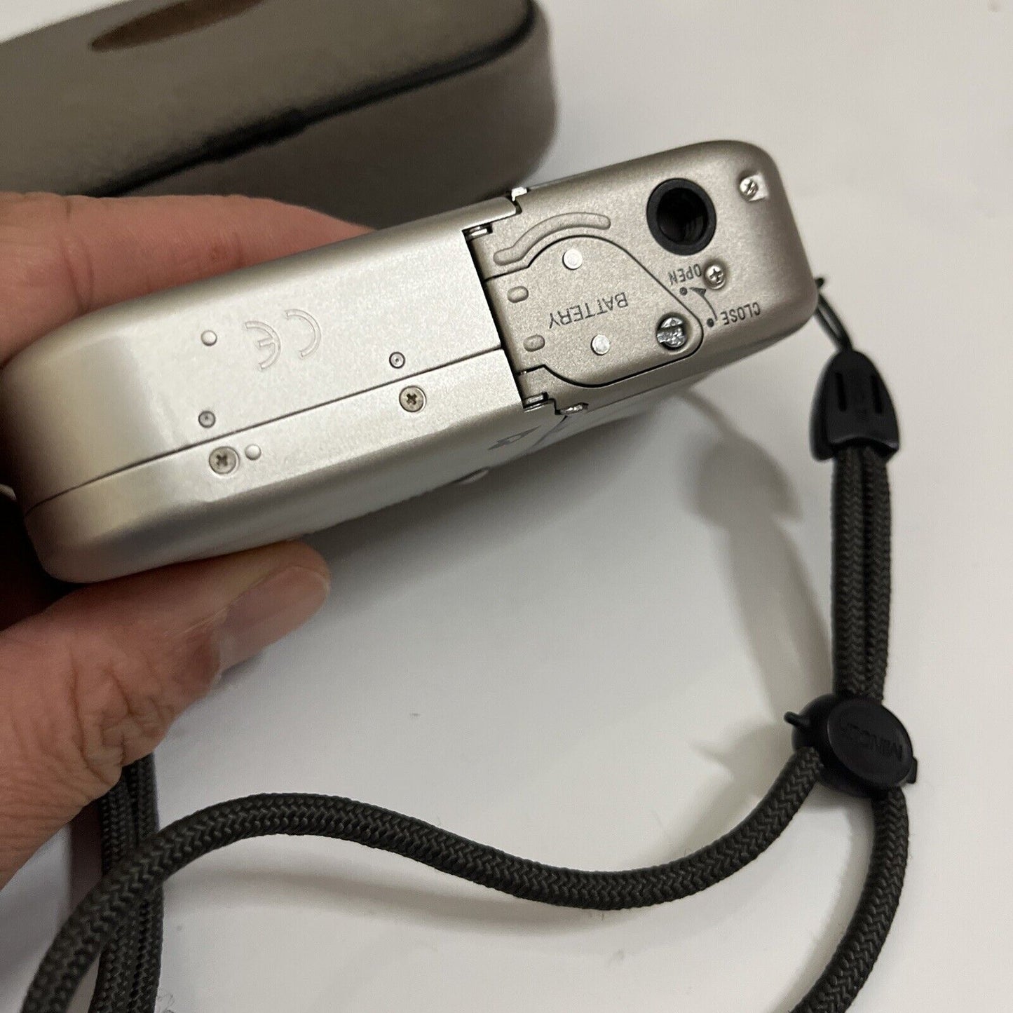 Minolta Vectis 2000 APS Point & Shoot IX-Date Film Slide Camera with Flash