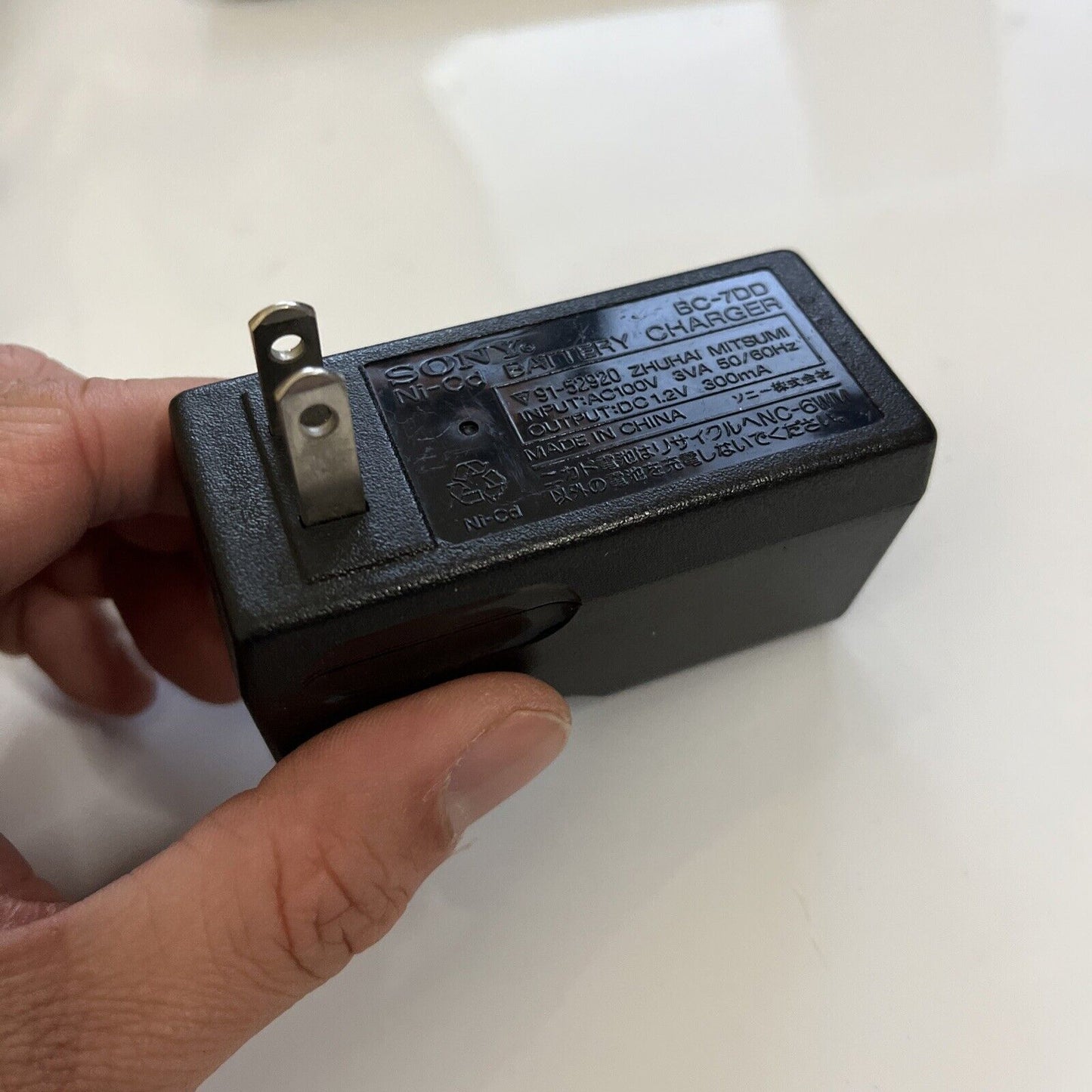 Genuine Sony BC-7DD Ni-Cd Gumstick Battery Charger 100V for Minidisc Walkman