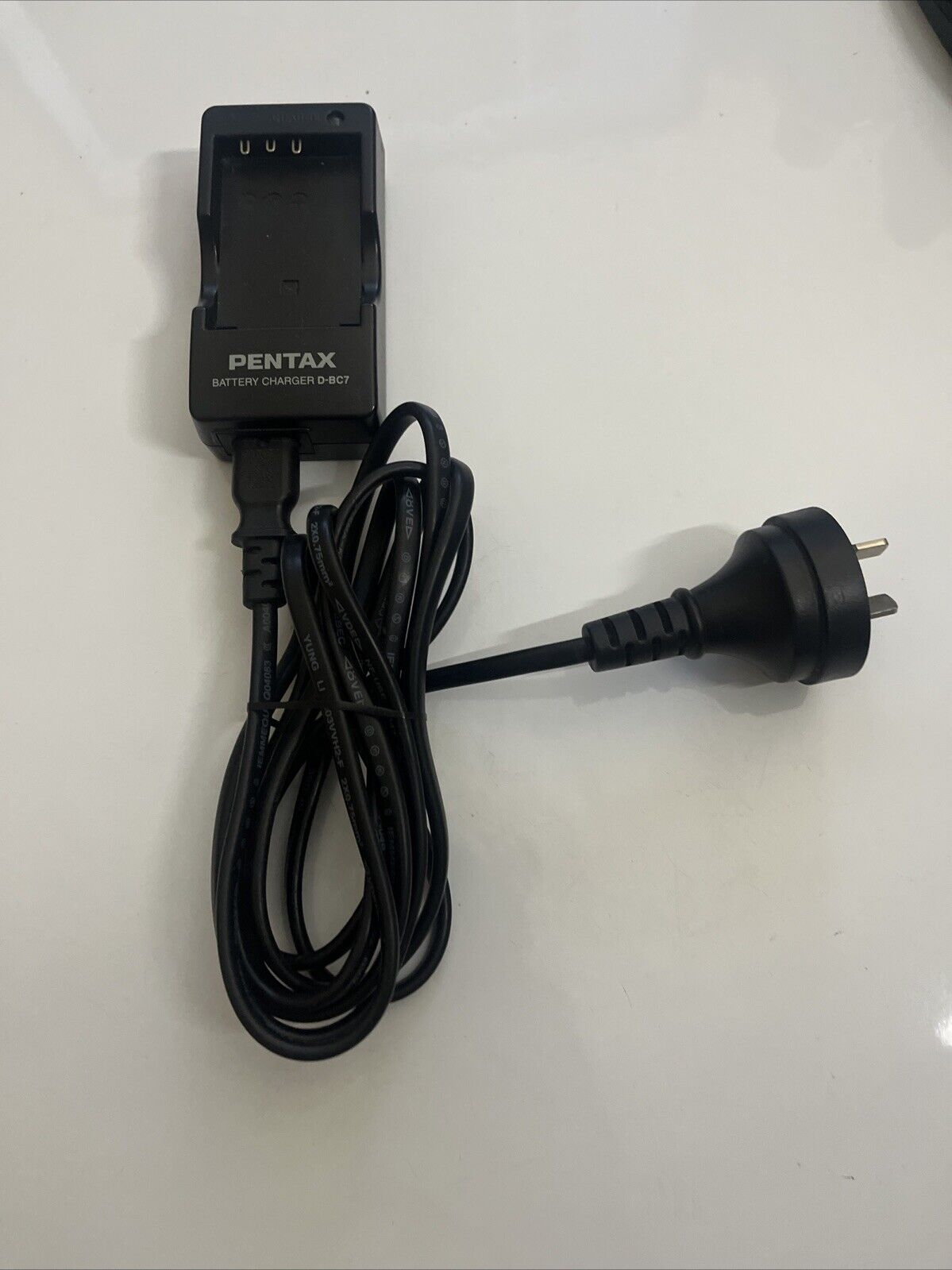 Genuine Pentax D-BC7 Camera Battery Charger for D-LI7 Battery Optio