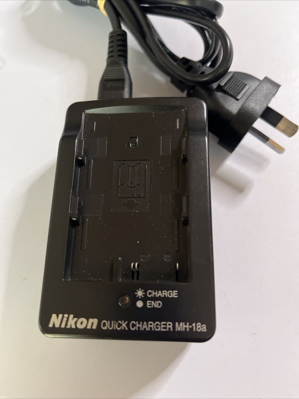 Genuine Nikon Quick Camera Charger MH-18a for EN-EL3 EN-EL3a EN-EL3e Battery