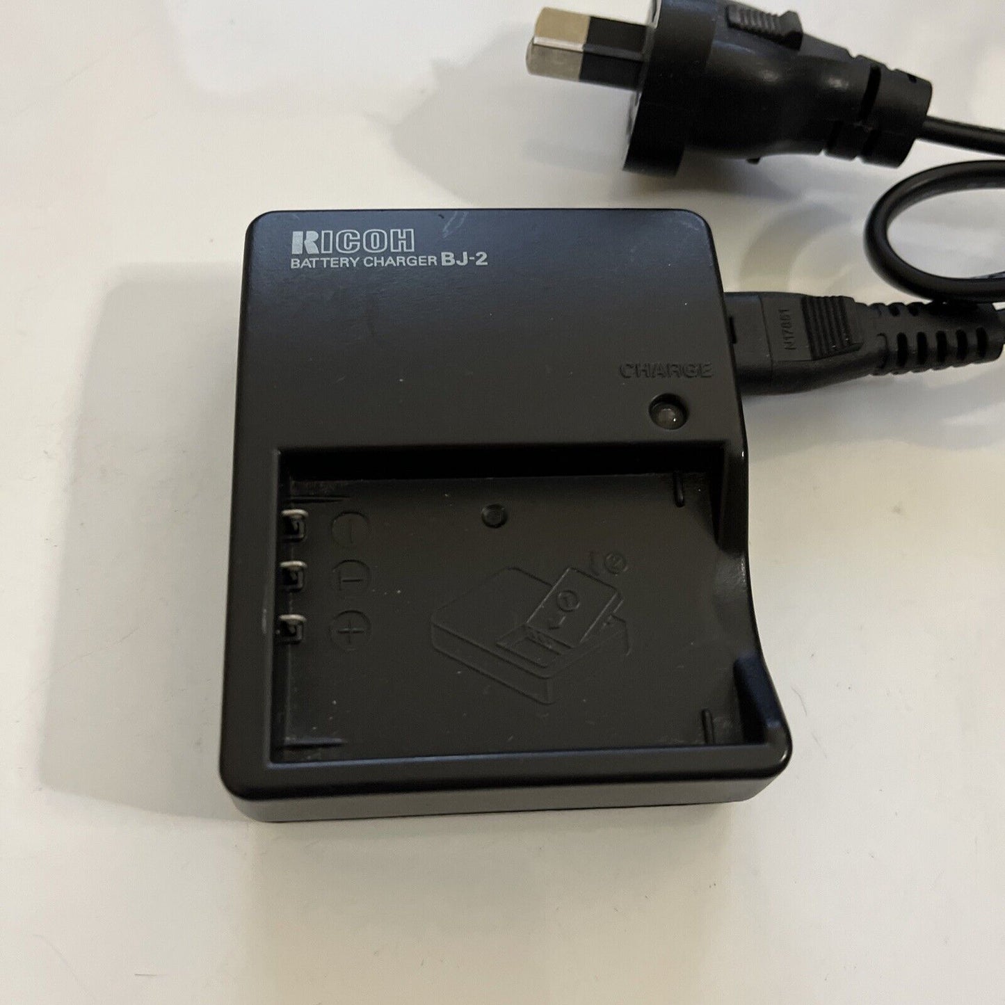 Genuine Ricoh BJ-2 Battery Camera Charger for  DB-40 Battery
