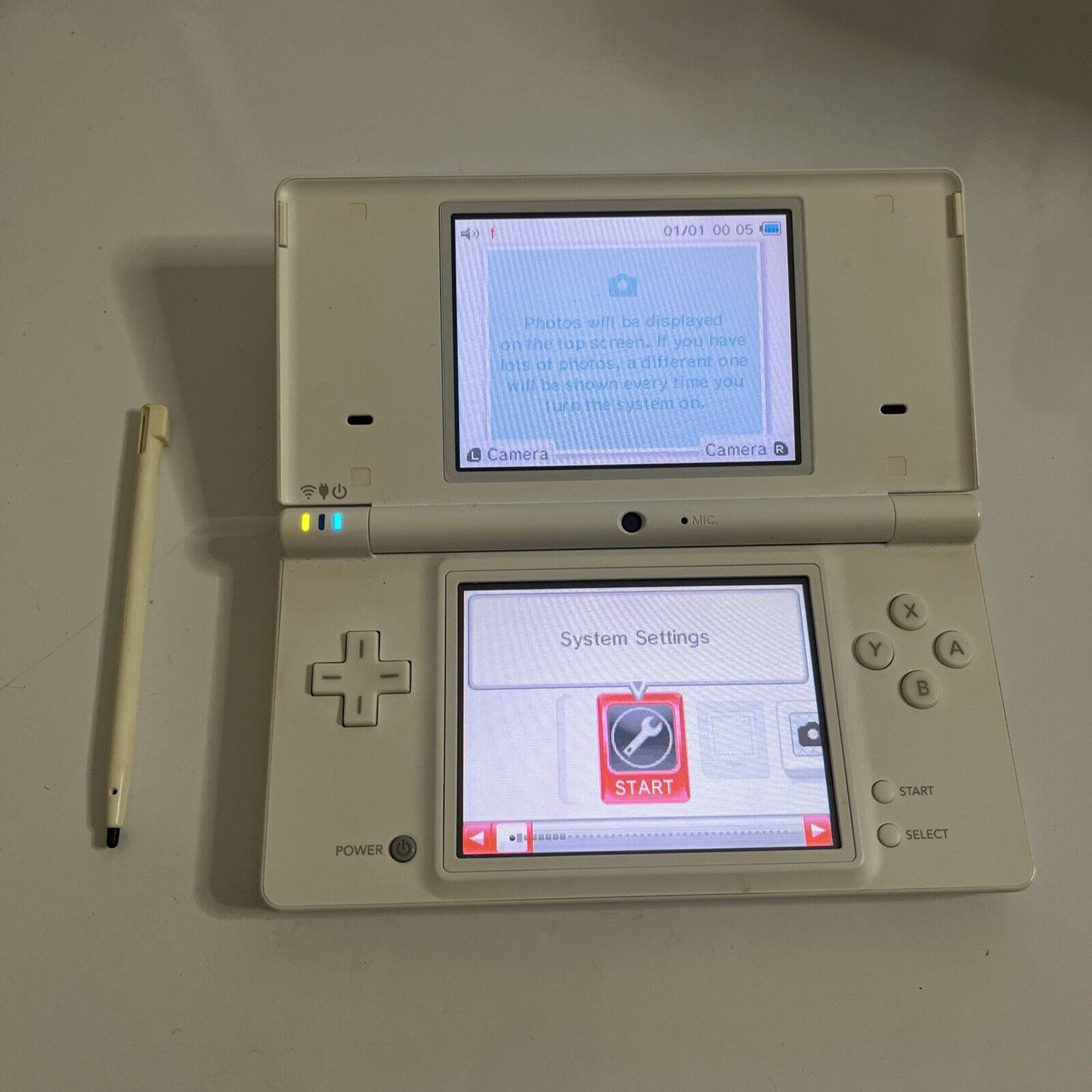 Nintendo DSi Console White Handheld System with USB Charger