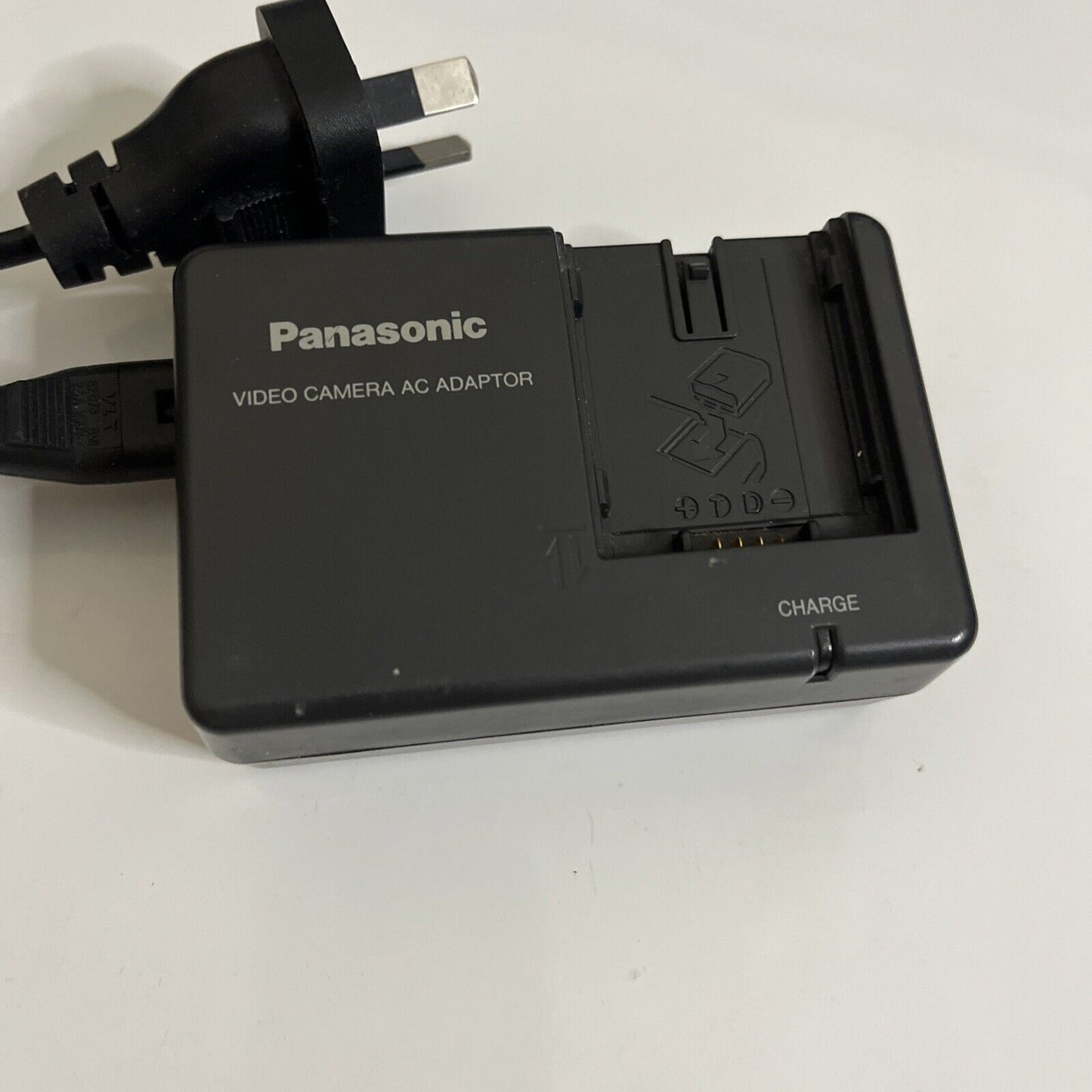 Genuine Panasonic VSK0676 Camera Camcorder Charger