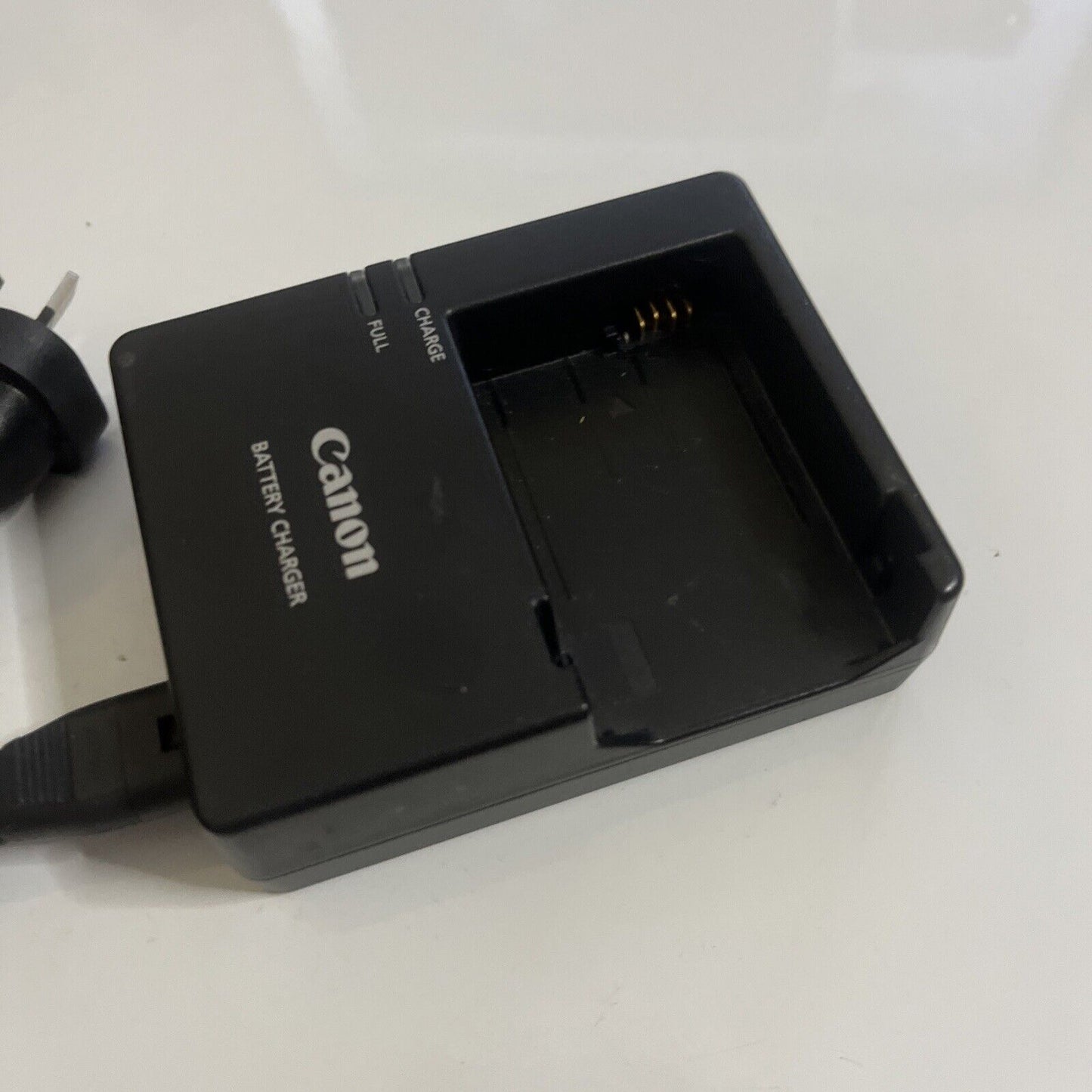 Genuine Canon LC-E8E Camera Charger For LP-E8 Battery 550D 600D 650D X4 T3i T2i