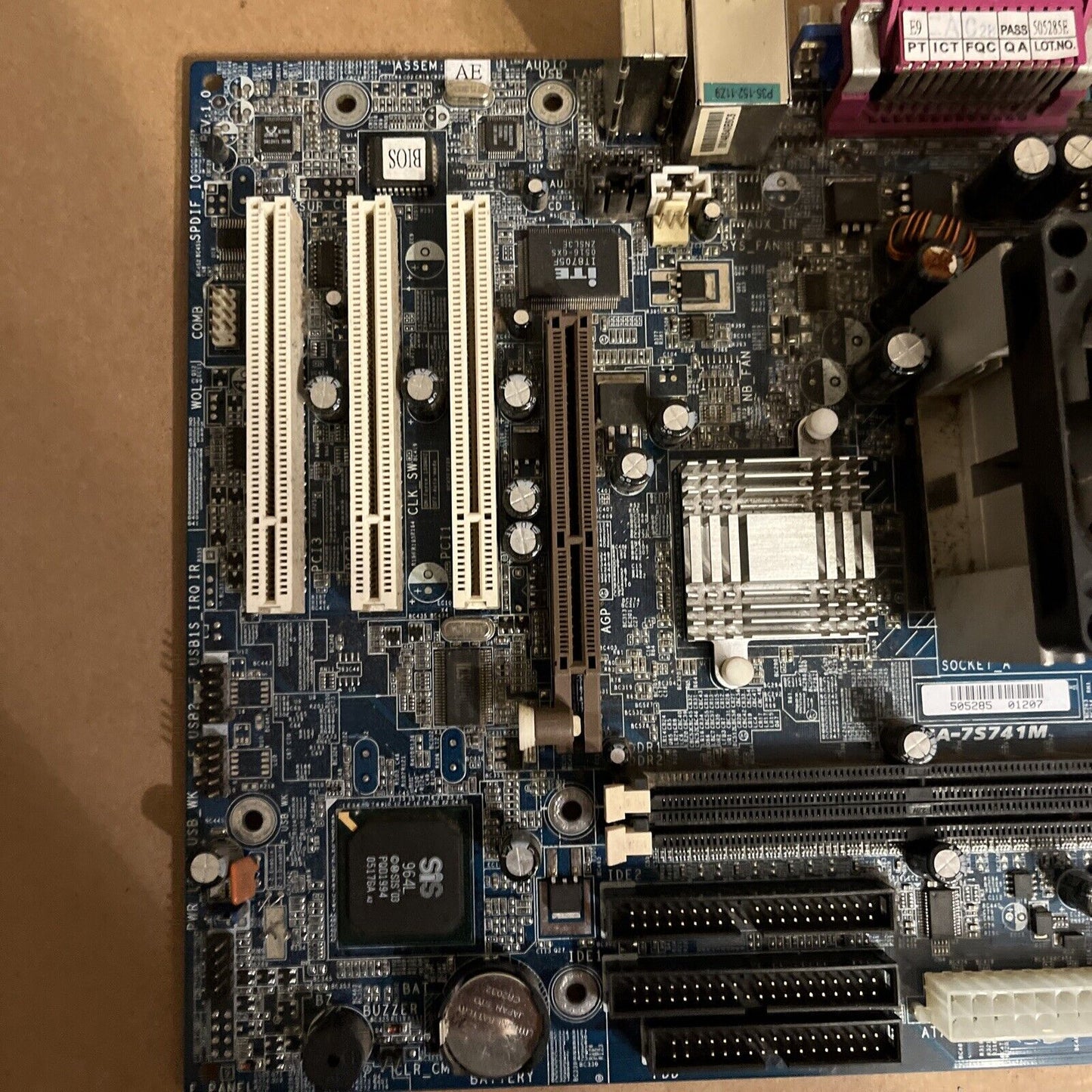 Gigabyte GA-7S741M MicroATX Motherboard CPU AMD 2800+ SDA2800DUT3D 2Ghz