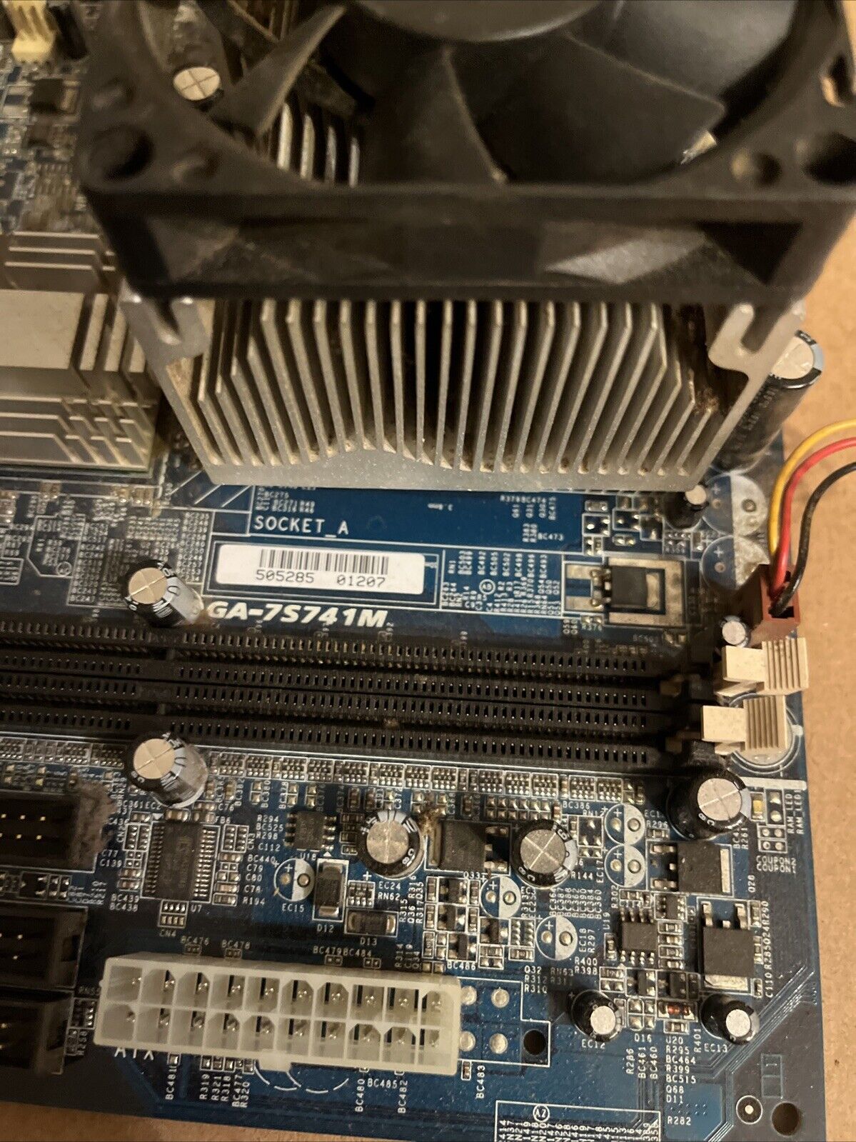 Gigabyte GA-7S741M MicroATX Motherboard CPU AMD 2800+ SDA2800DUT3D 2Ghz