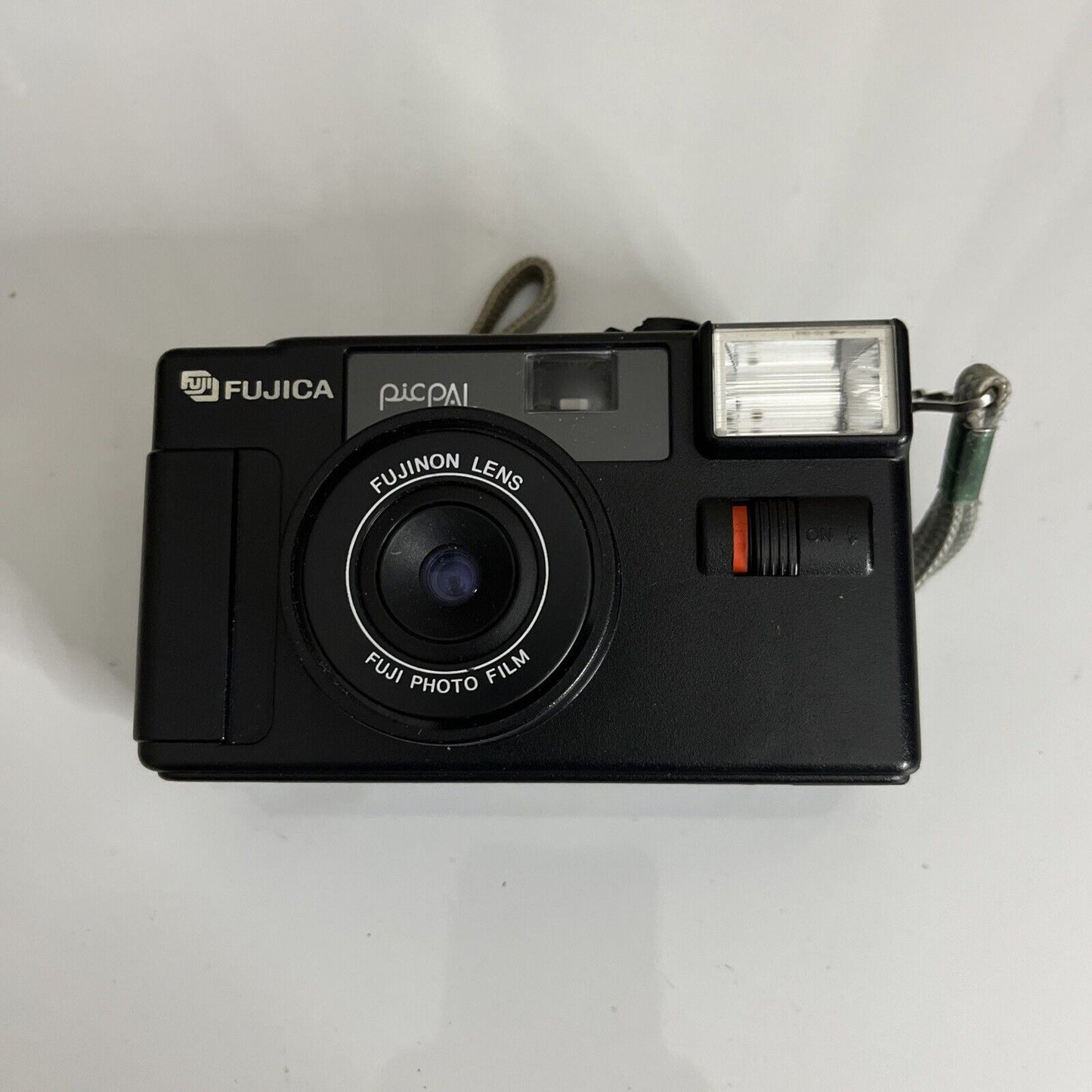 Fujica PicPAL 35mm Film Camera Black 40mm F/8 Fujinon Lens *Flash Not Working