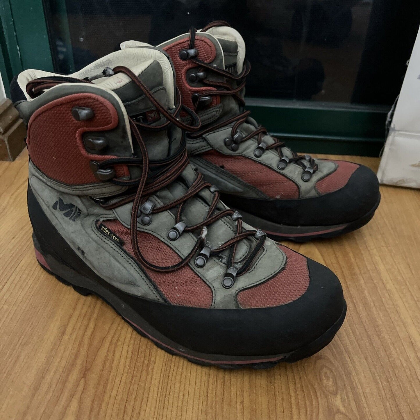 Millet Hiking Mountaineering Boot Waterproof Goretex Vibram Sole UK 8.5 CA32582