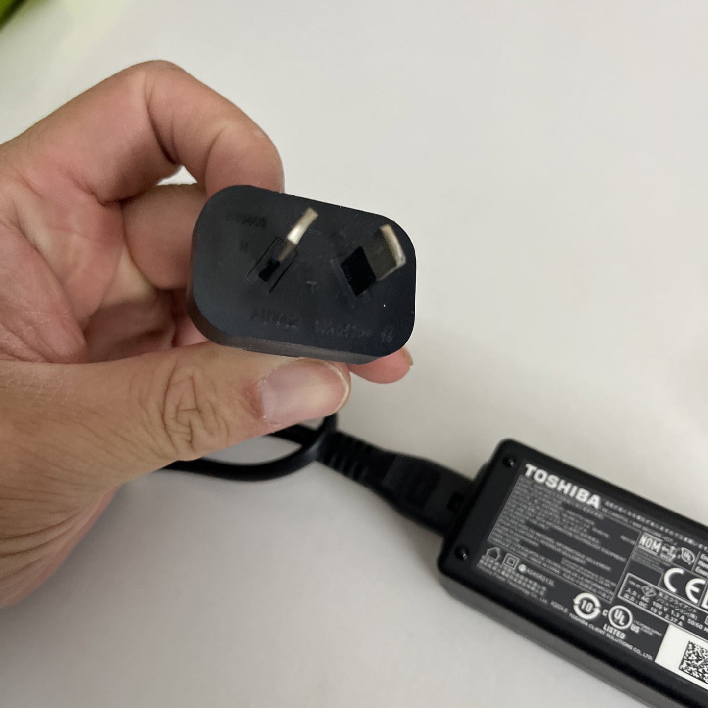 Genuine Toshiba AC Adapter PA5177U-1ACA Laptop Power Supply 19V 2.37A