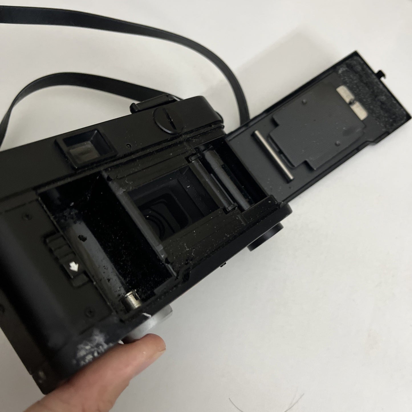Yashica 35MF 35mm Film Camera *For Parts Corroded Battery Compartment
