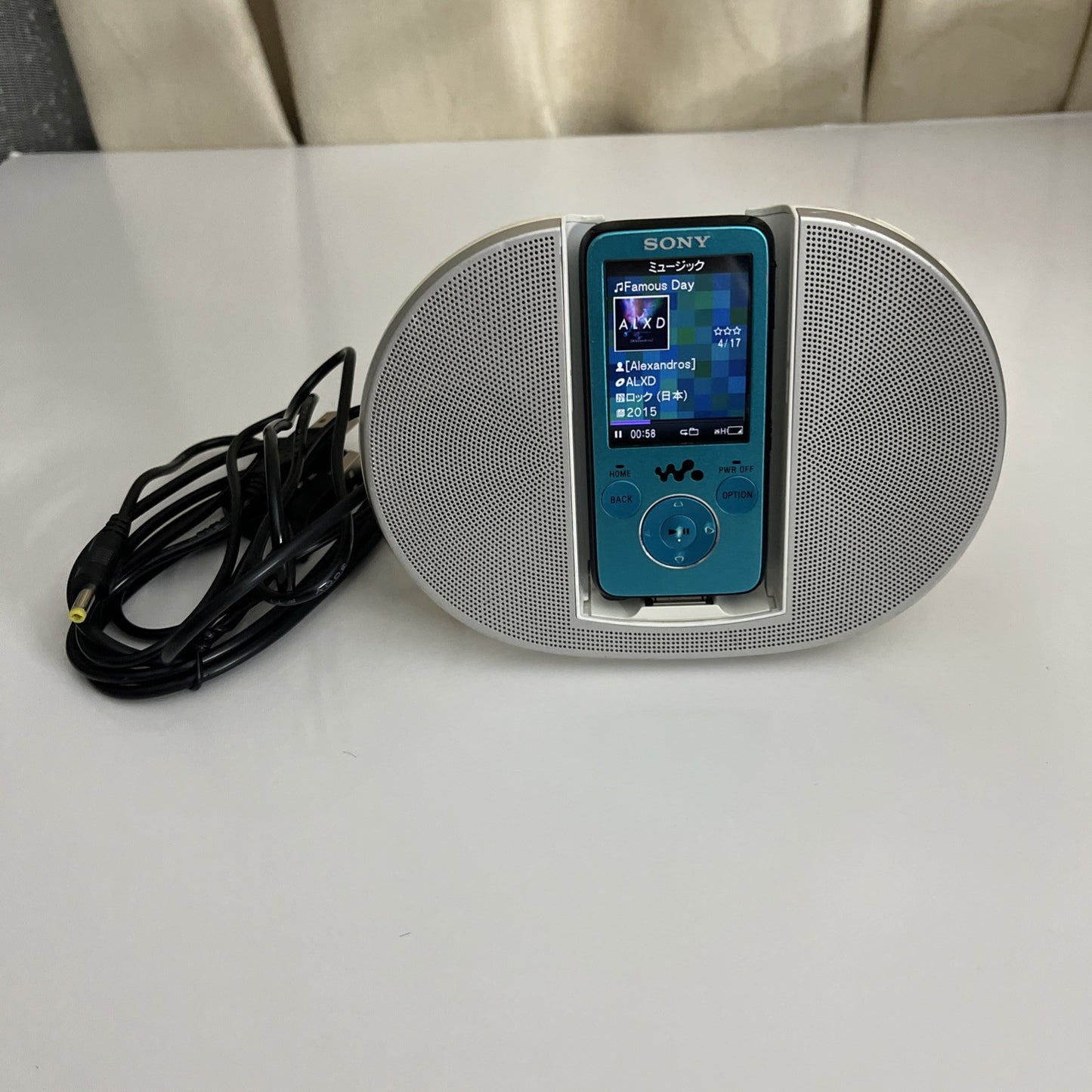 Sony Walkman MP3 4GB Media Player NW-S638F Active Portable Speakers Dock