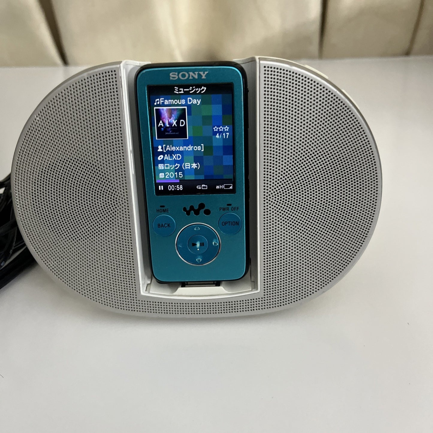 Sony Walkman MP3 4GB Media Player NW-S638F Active Portable Speakers Dock