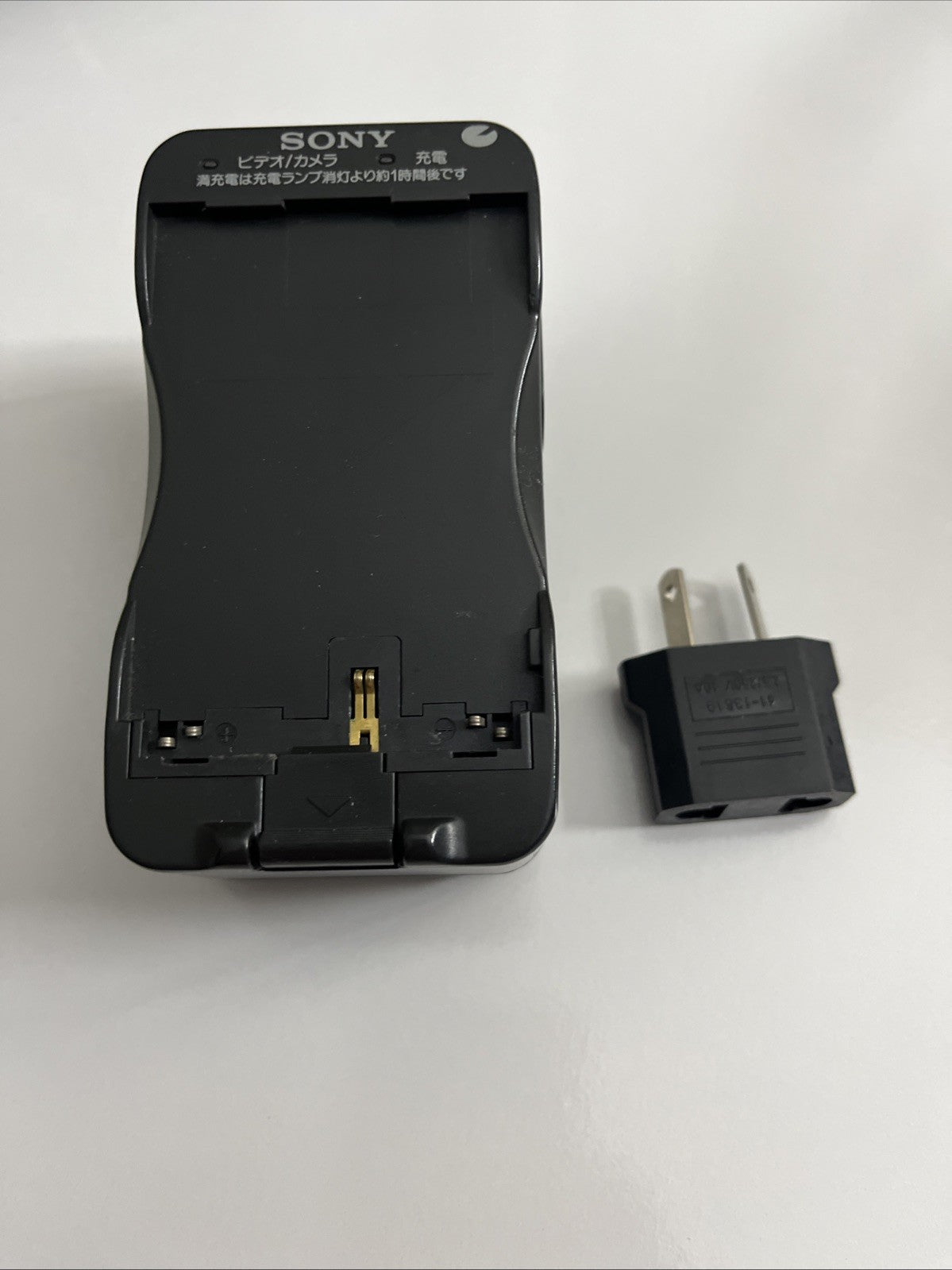 Genuine Sony AC-V100 Camera Battery Charger For NP-F100/F200/F220 Camcorder Batt