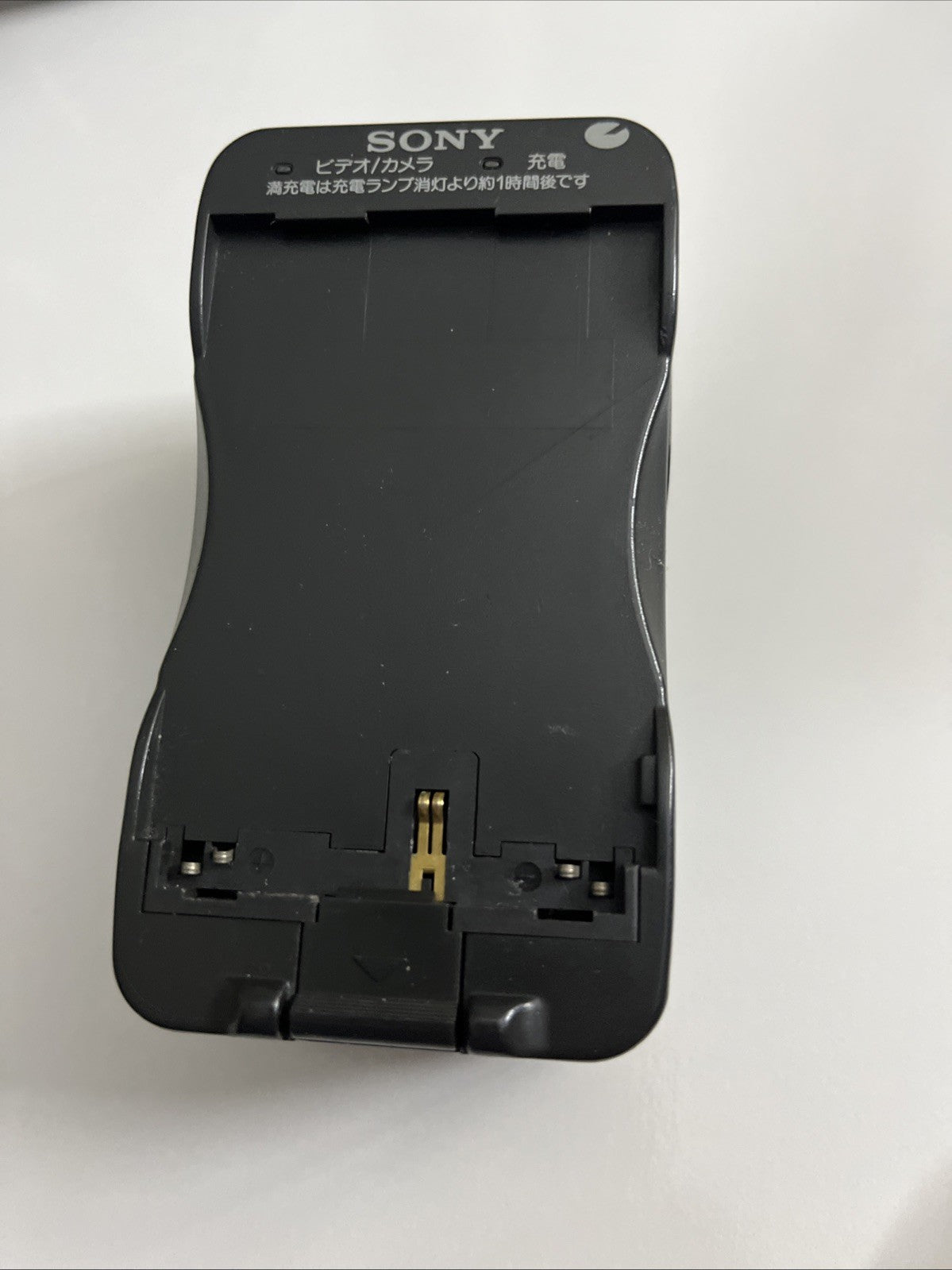 Genuine Sony AC-V100 Camera Battery Charger For NP-F100/F200/F220 Camcorder Batt