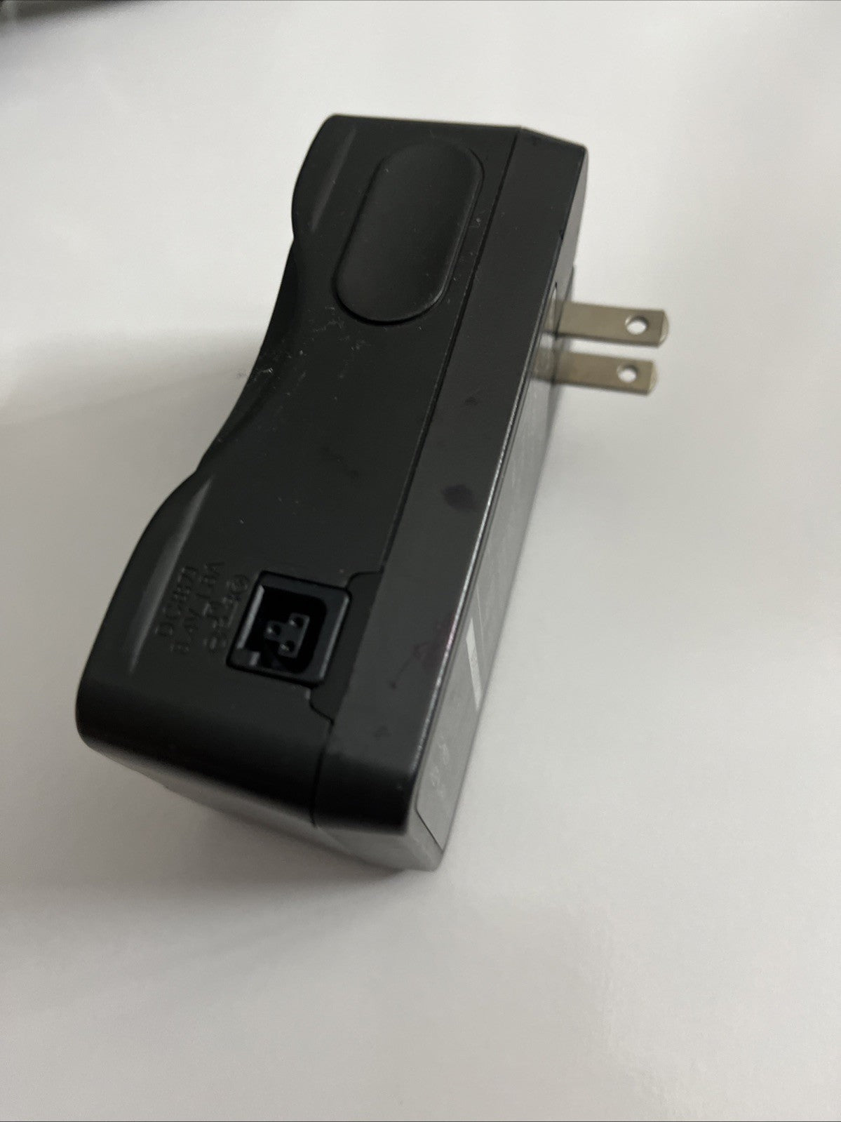 Genuine Sony AC-V100 Camera Battery Charger For NP-F100/F200/F220 Camcorder Batt