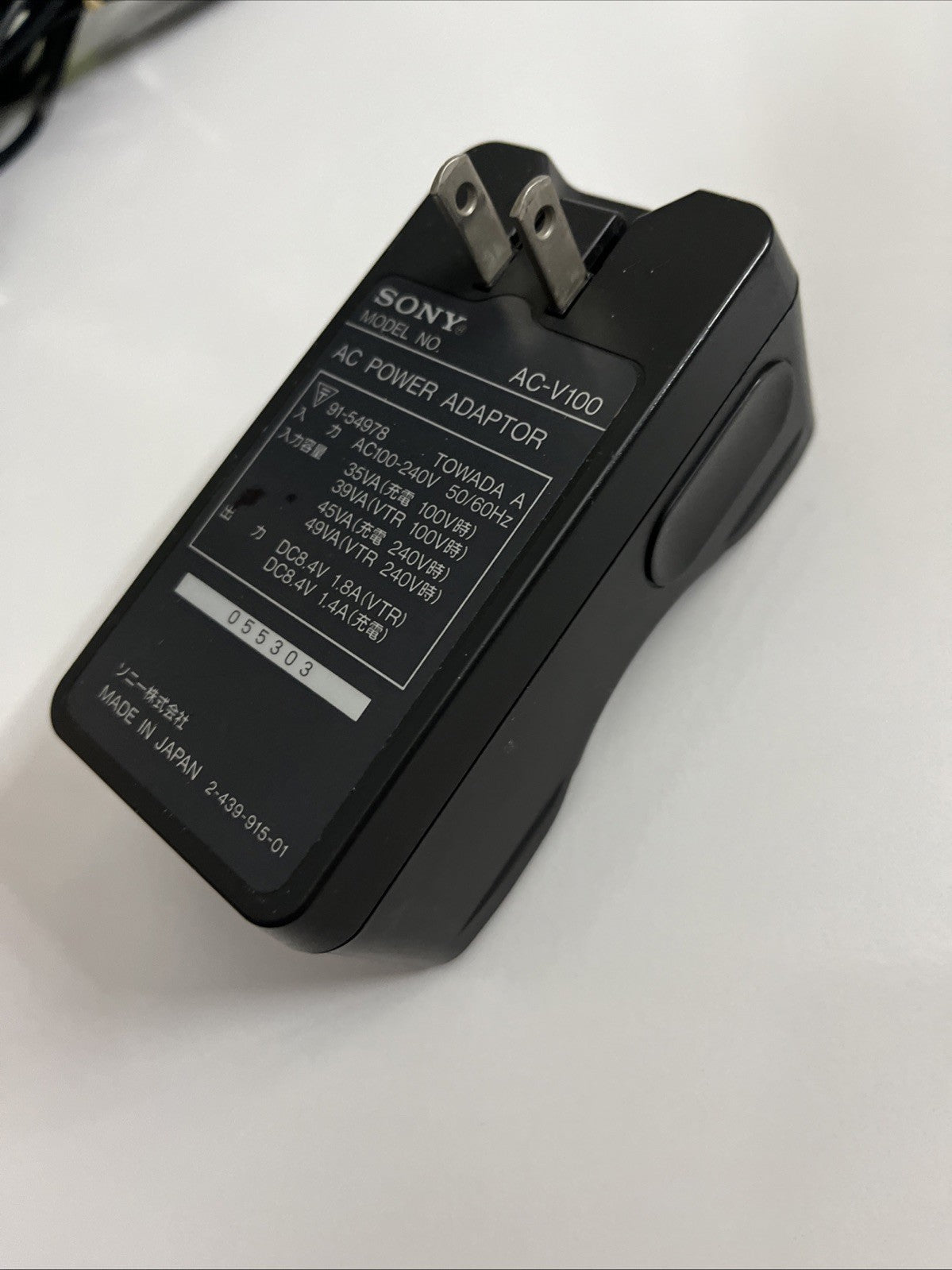 Genuine Sony AC-V100 Camera Battery Charger For NP-F100/F200/F220 Camcorder Batt