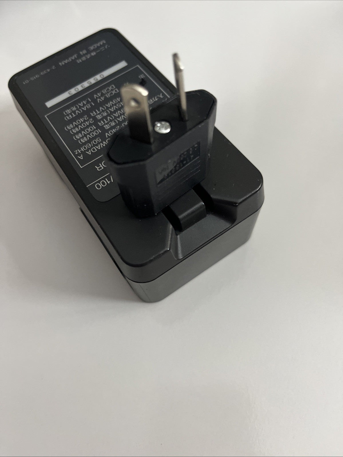 Genuine Sony AC-V100 Camera Battery Charger For NP-F100/F200/F220 Camcorder Batt