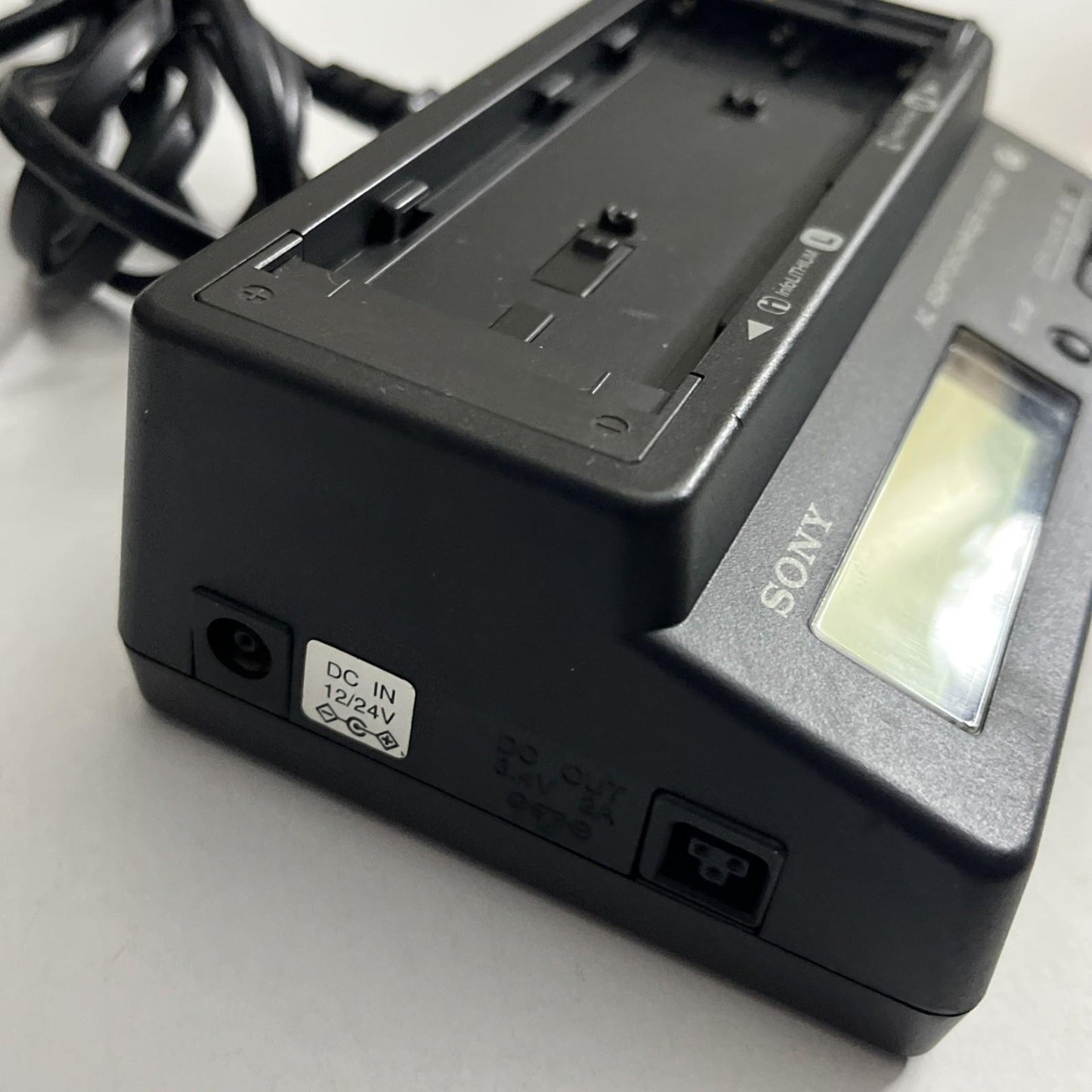 Genuine Sony AC-VQ850 Camera Charger For NP-FM50 NP-FM70 NP-FM91 NP-F550 NP-N750