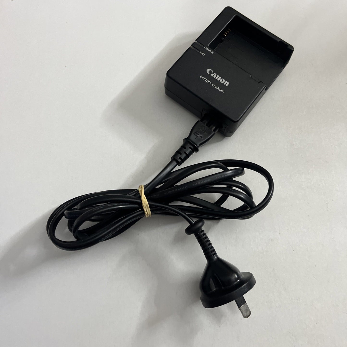 Genuine Canon LC-E8E Camera Charger For LP-E8 Battery 550D 600D 650D X4 T3i  T2i