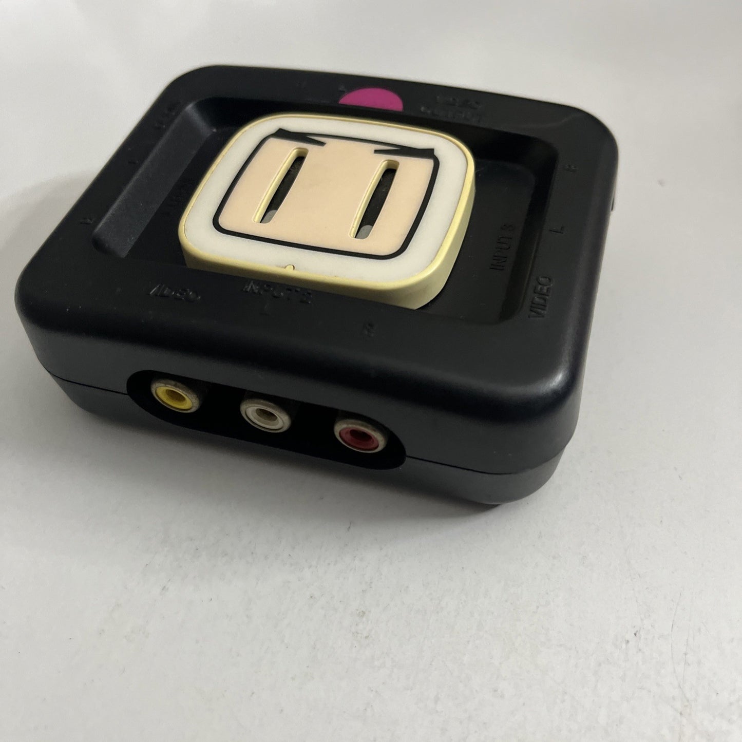 Official Genuine Bomberman 1:3 Audio Video AV Selector Composite RCA HC-738 1997