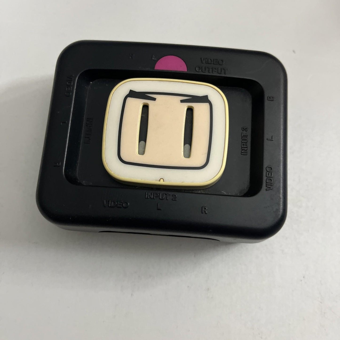 Official Genuine Bomberman 1:3 Audio Video AV Selector Composite RCA HC-738 1997