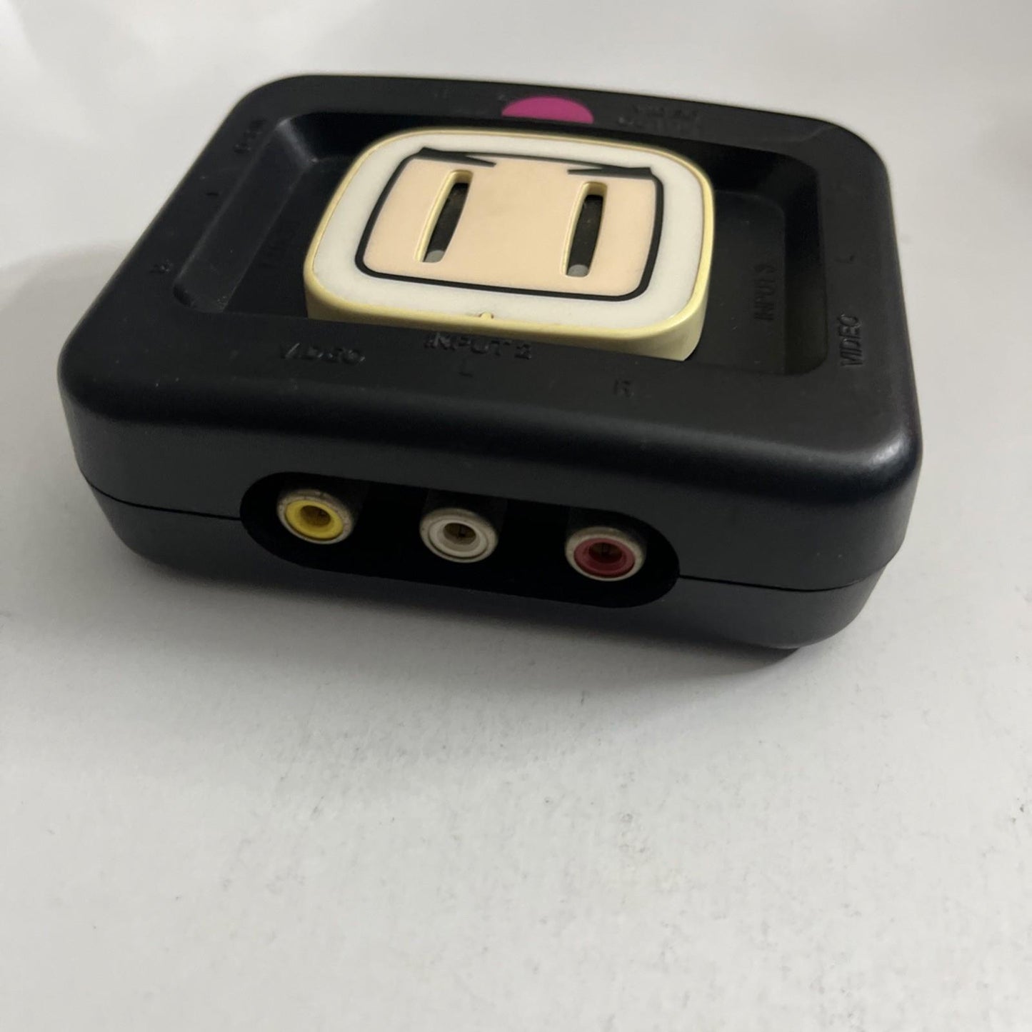 Official Genuine Bomberman 1:3 Audio Video AV Selector Composite RCA HC-738 1997