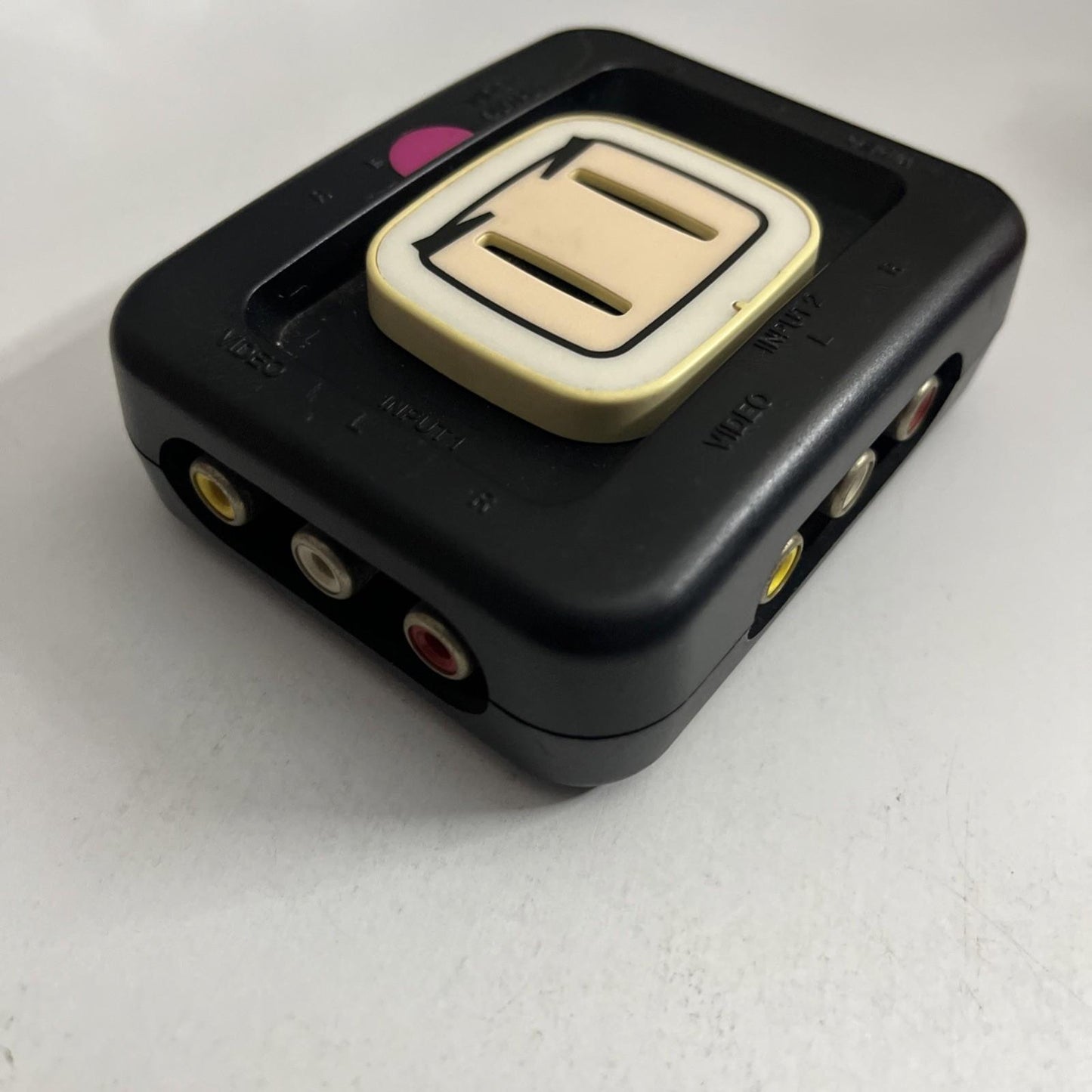 Official Genuine Bomberman 1:3 Audio Video AV Selector Composite RCA HC-738 1997