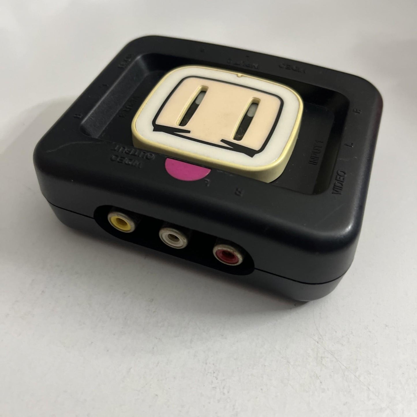 Official Genuine Bomberman 1:3 Audio Video AV Selector Composite RCA HC-738 1997