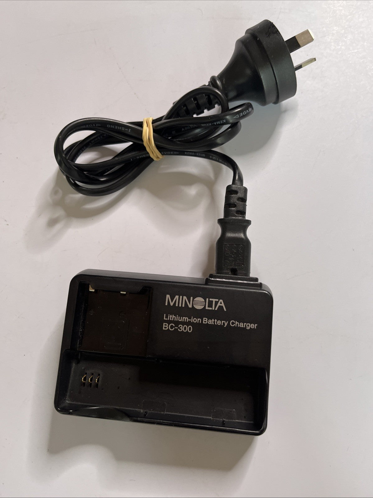 Genuine  Minolta BC-300 Battery Charger for Dimage X, Xi, Xt, NP-200 Battery