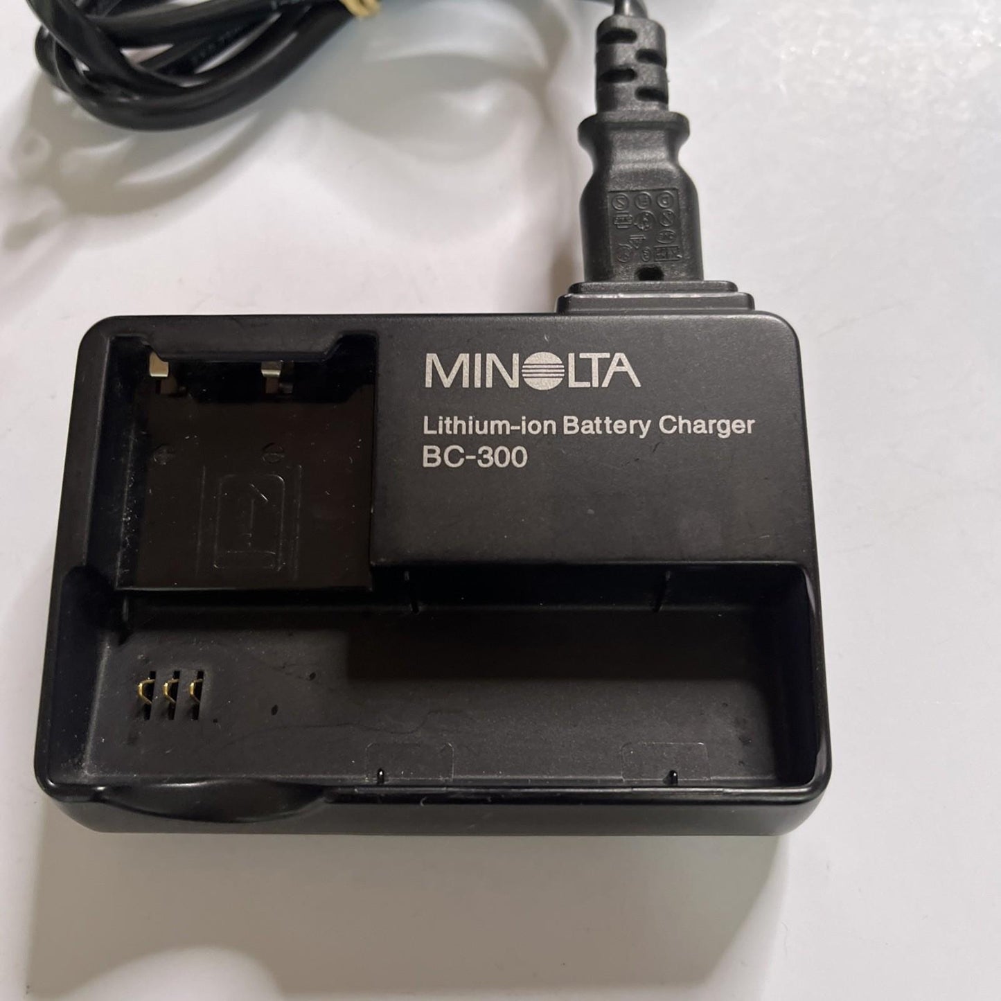 Genuine  Minolta BC-300 Battery Charger for Dimage X, Xi, Xt, NP-200 Battery