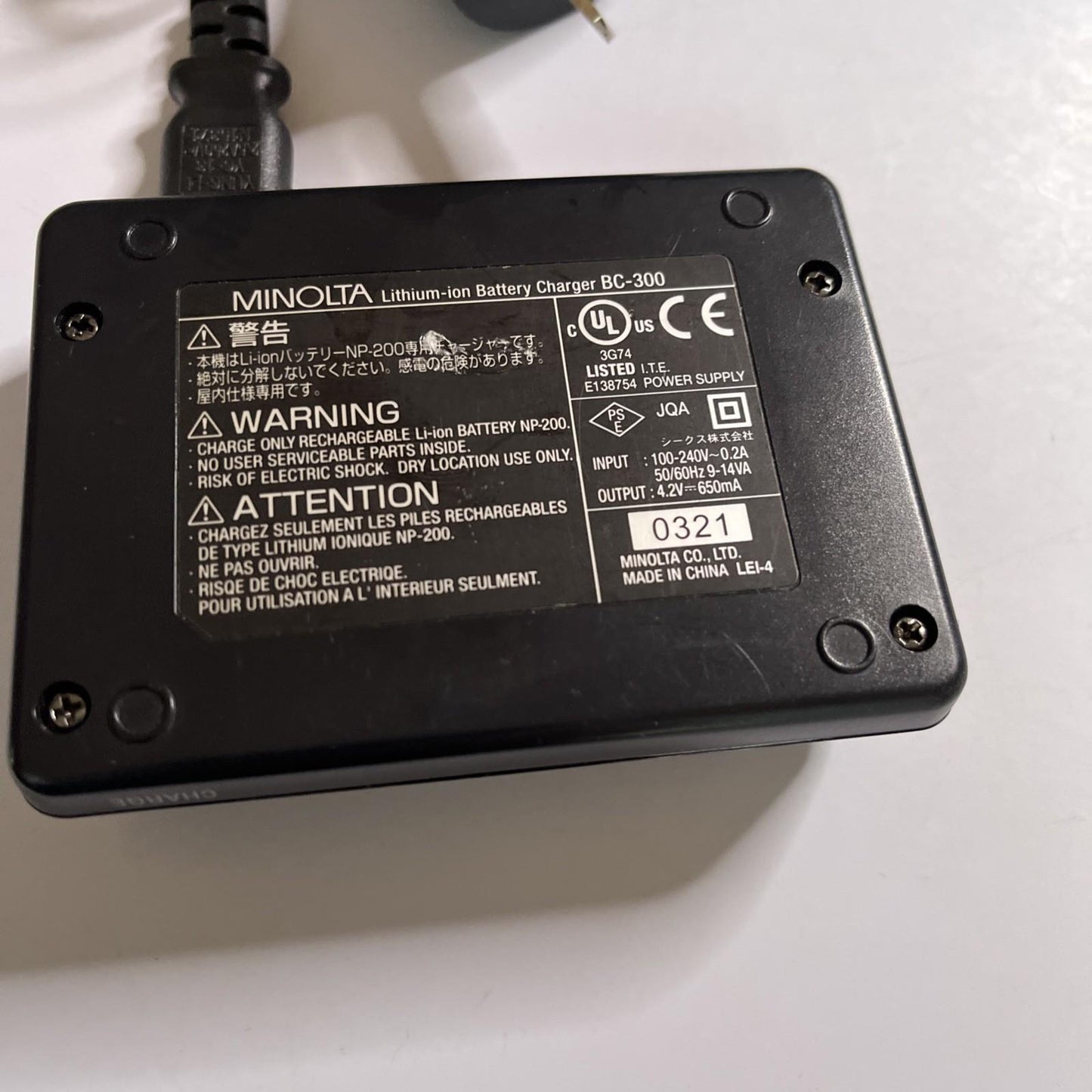 Genuine  Minolta BC-300 Battery Charger for Dimage X, Xi, Xt, NP-200 Battery