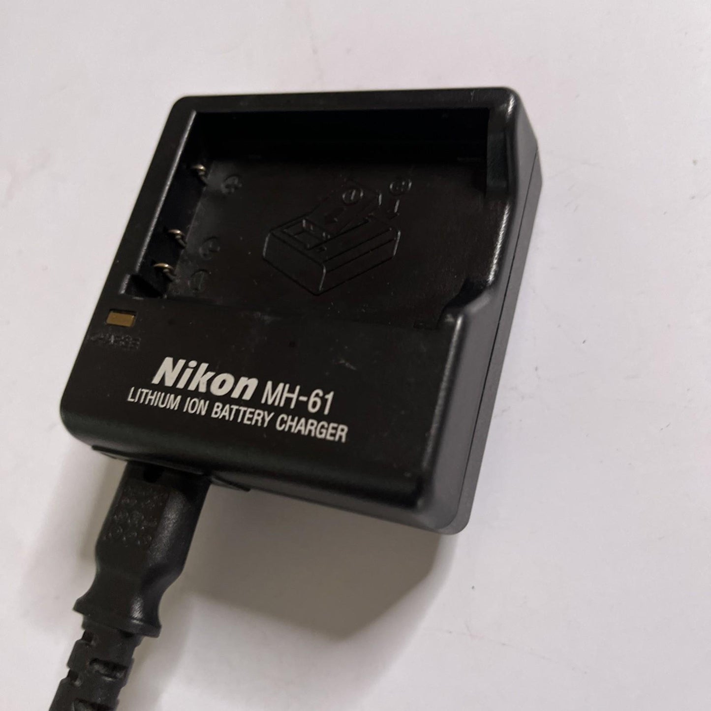 Genuine Nikon MH-61 Battery Charger for Nikon EN-EL5 Battery