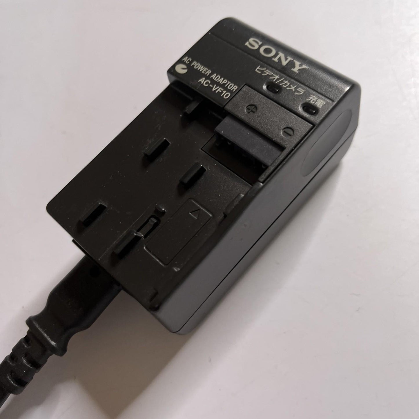 Genuine Sony AC-VF10 Camera Battery Charger for NP-F10, NP-F20, NP-F30 Battery