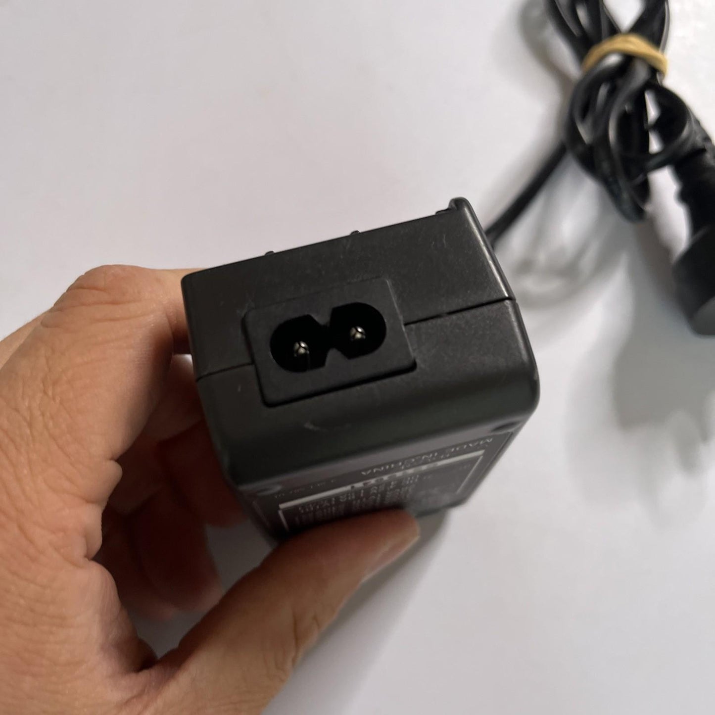 Genuine Sony AC-VF10 Camera Battery Charger for NP-F10, NP-F20, NP-F30 Battery