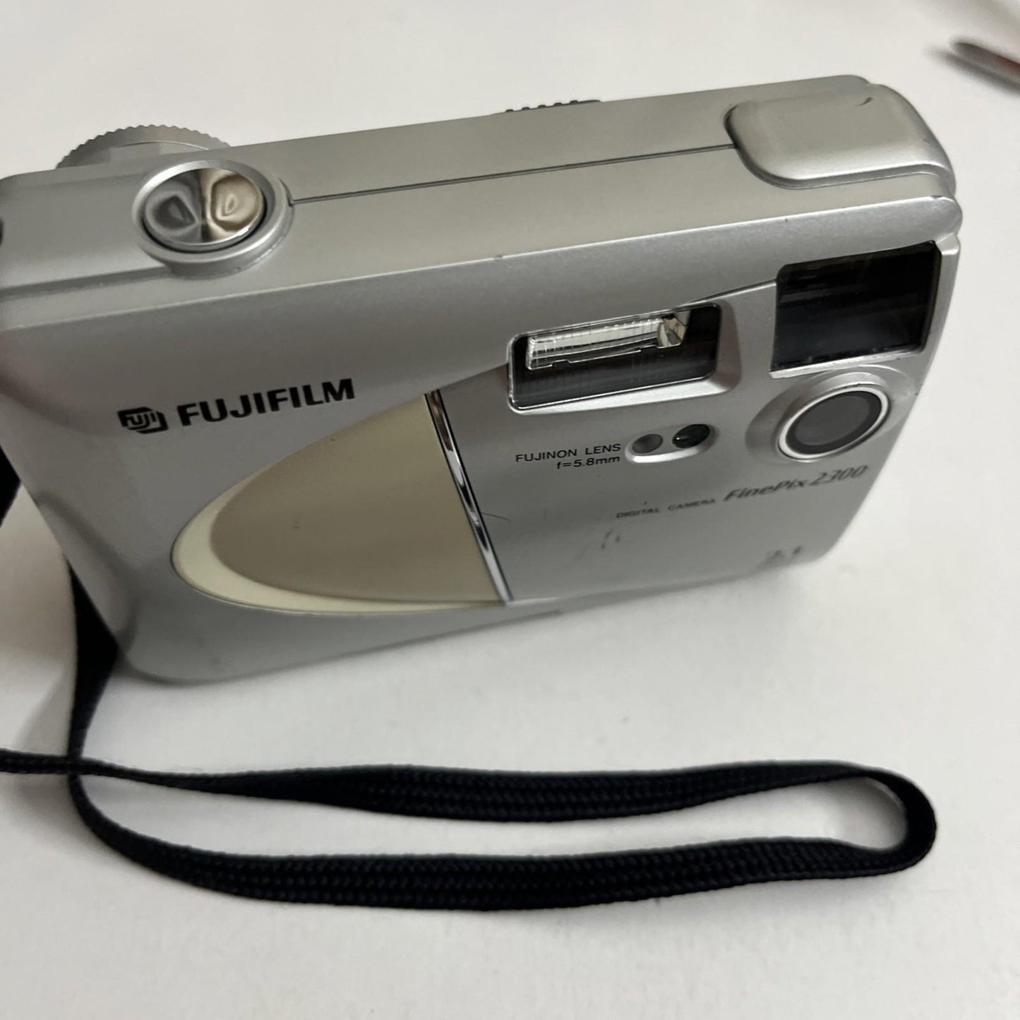 Fujifilm Finepix 2300 2.1MP Digital Camera *Doesn't Turn On