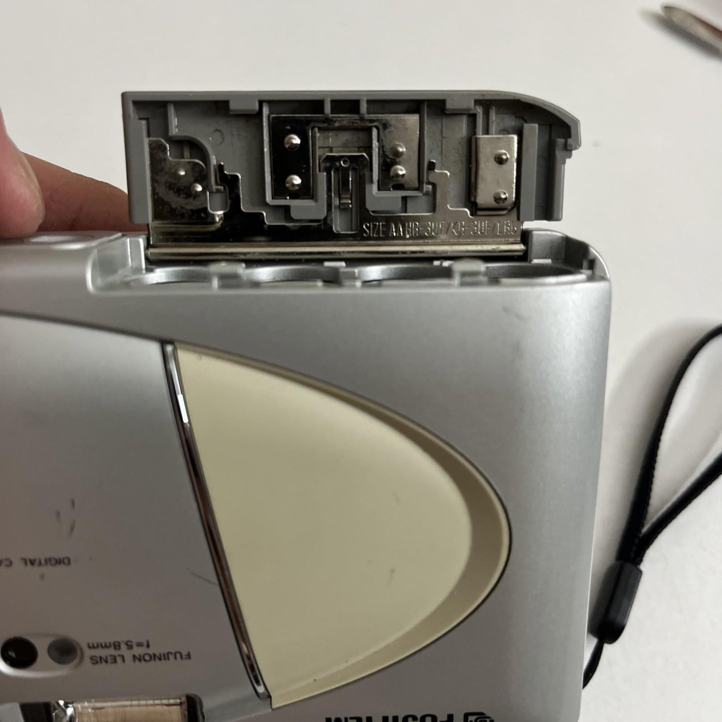 Fujifilm Finepix 2300 2.1MP Digital Camera *Doesn't Turn On
