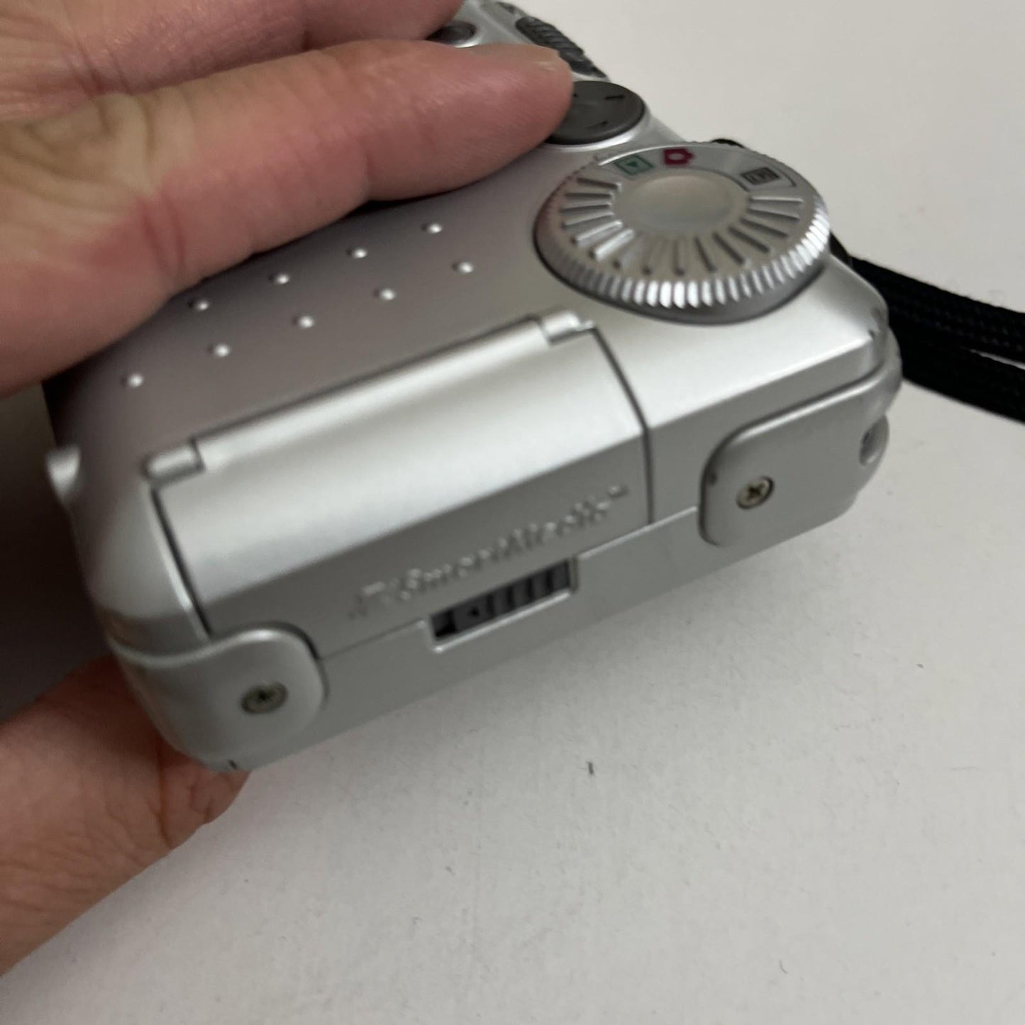 Fujifilm Finepix 2300 2.1MP Digital Camera *Doesn't Turn On