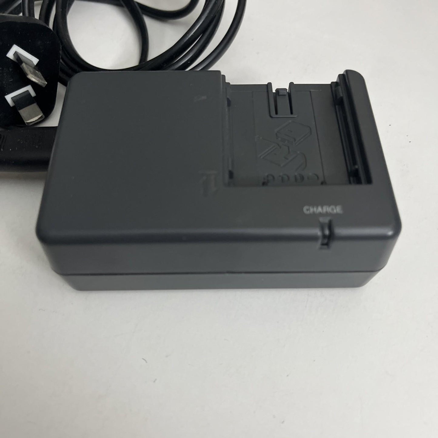Genuine Hitachi DZ-ACS2 Camera Camcorder Battery Charger For CGA-DU07 Battery