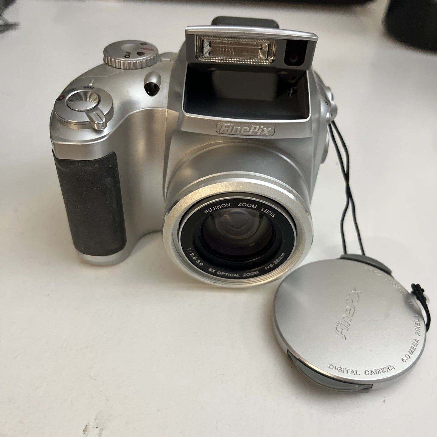 Fujifilm Finepix S3500 Digital SLR Camera 4MP 6x Optical Zoom