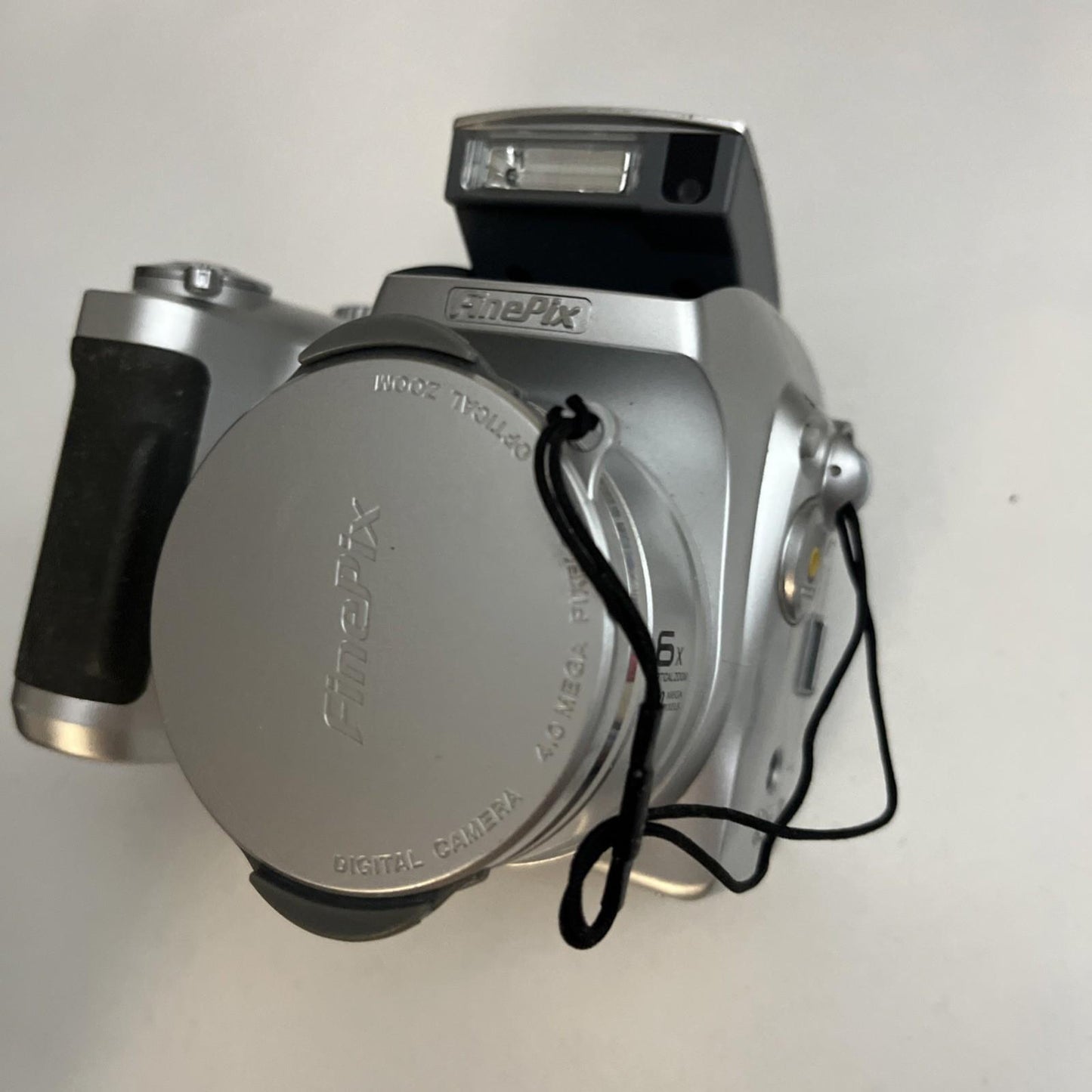 Fujifilm Finepix S3500 Digital SLR Camera 4MP 6x Optical Zoom