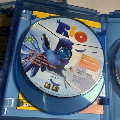 Rio In 3D (Blu-ray 3D + DVD, 2011) 	Anne Hathaway, Jamie Foxx Region B