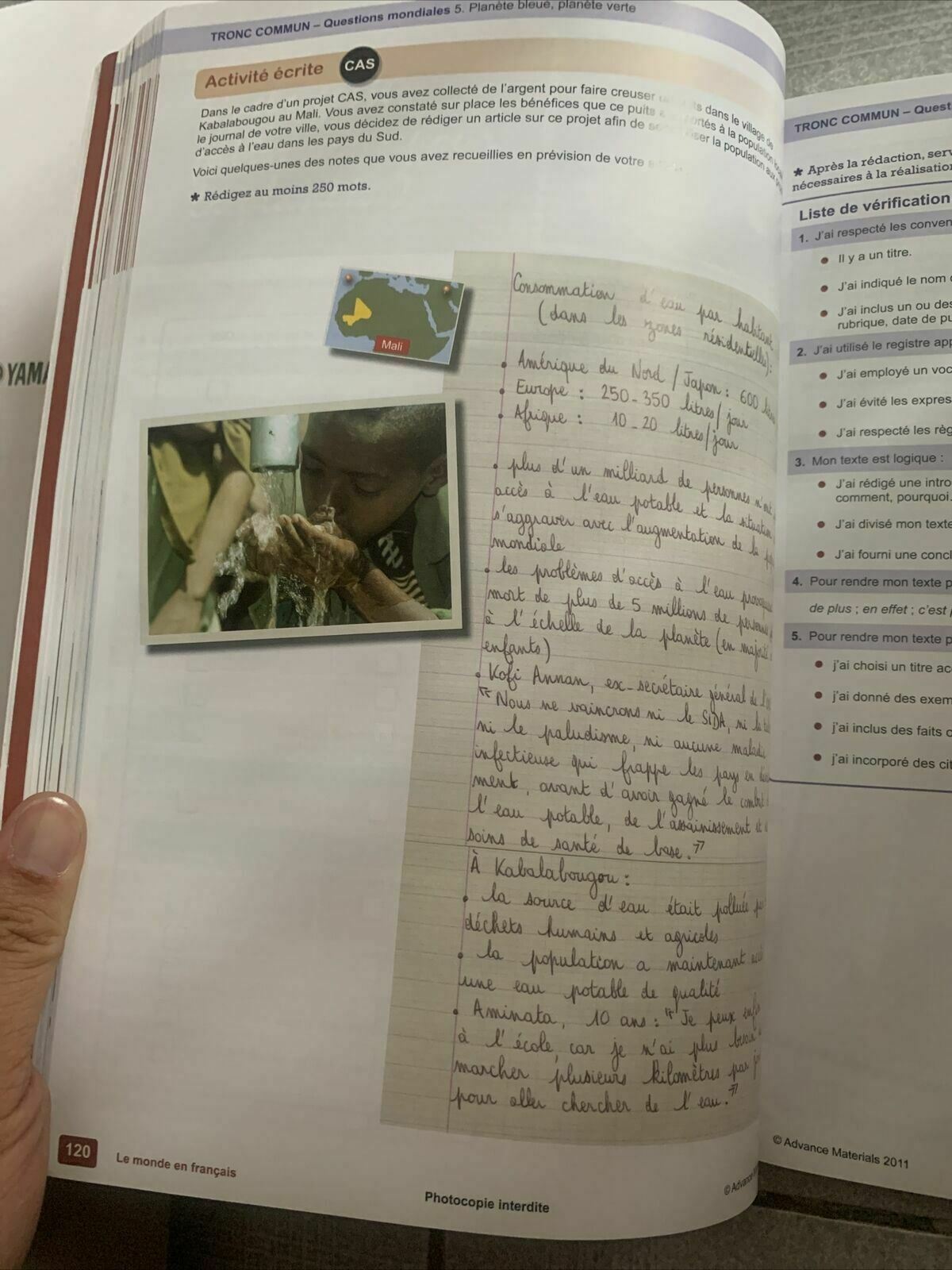 Le Monde en Français Student's Book (IB Diploma) (French Edition)